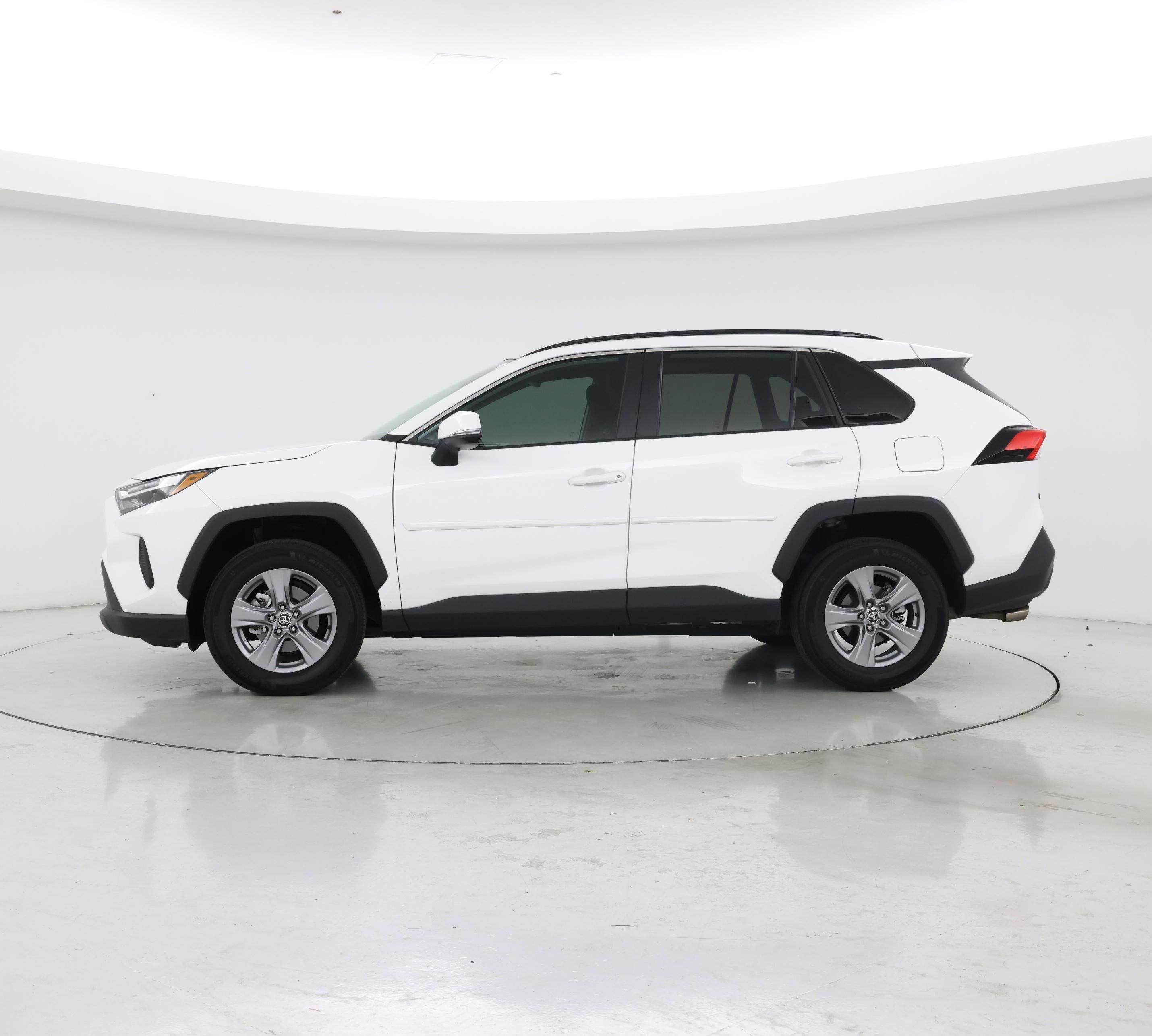 Thumbnail: 2022 Toyota RAV4 - 3