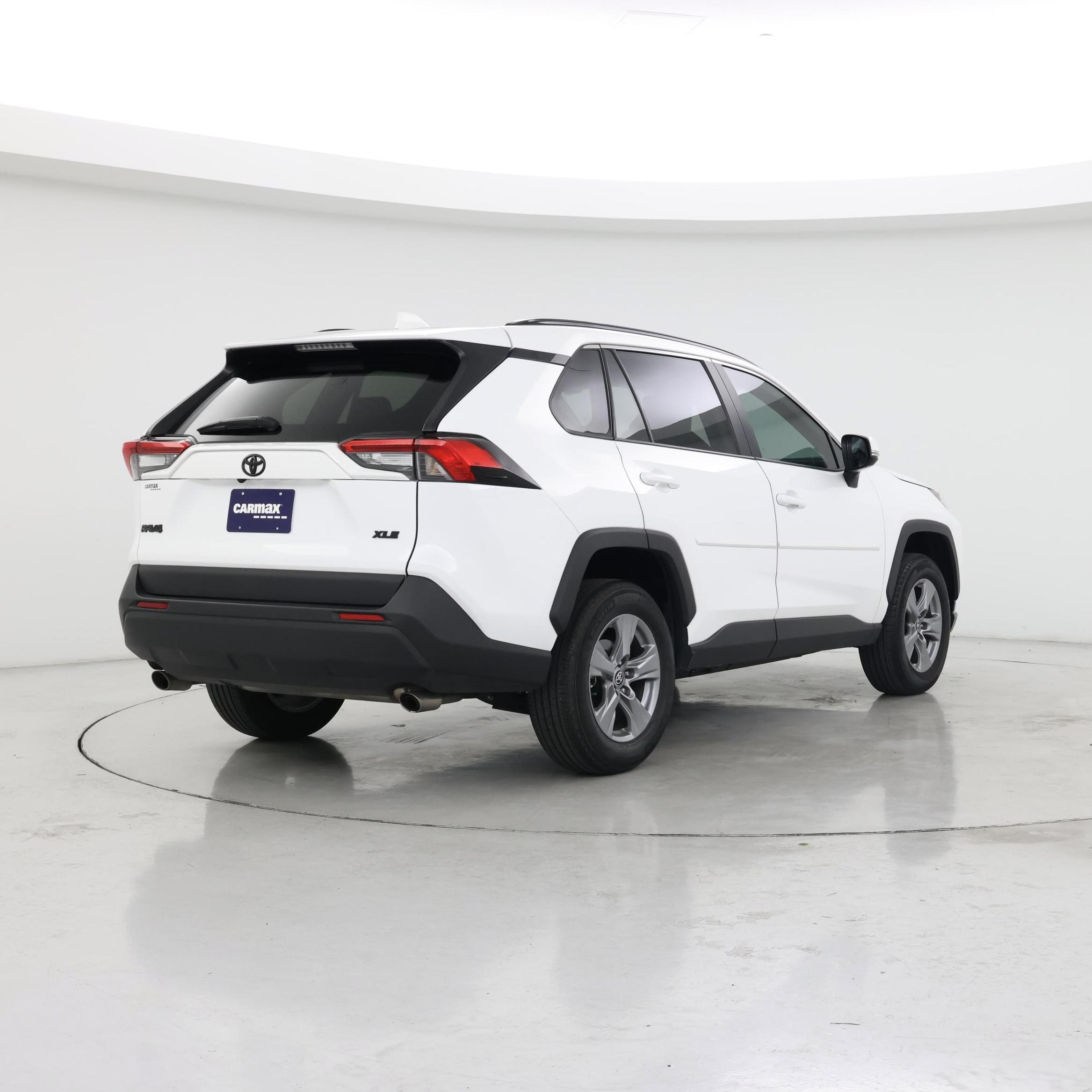 Thumbnail: 2022 Toyota RAV4 - 8