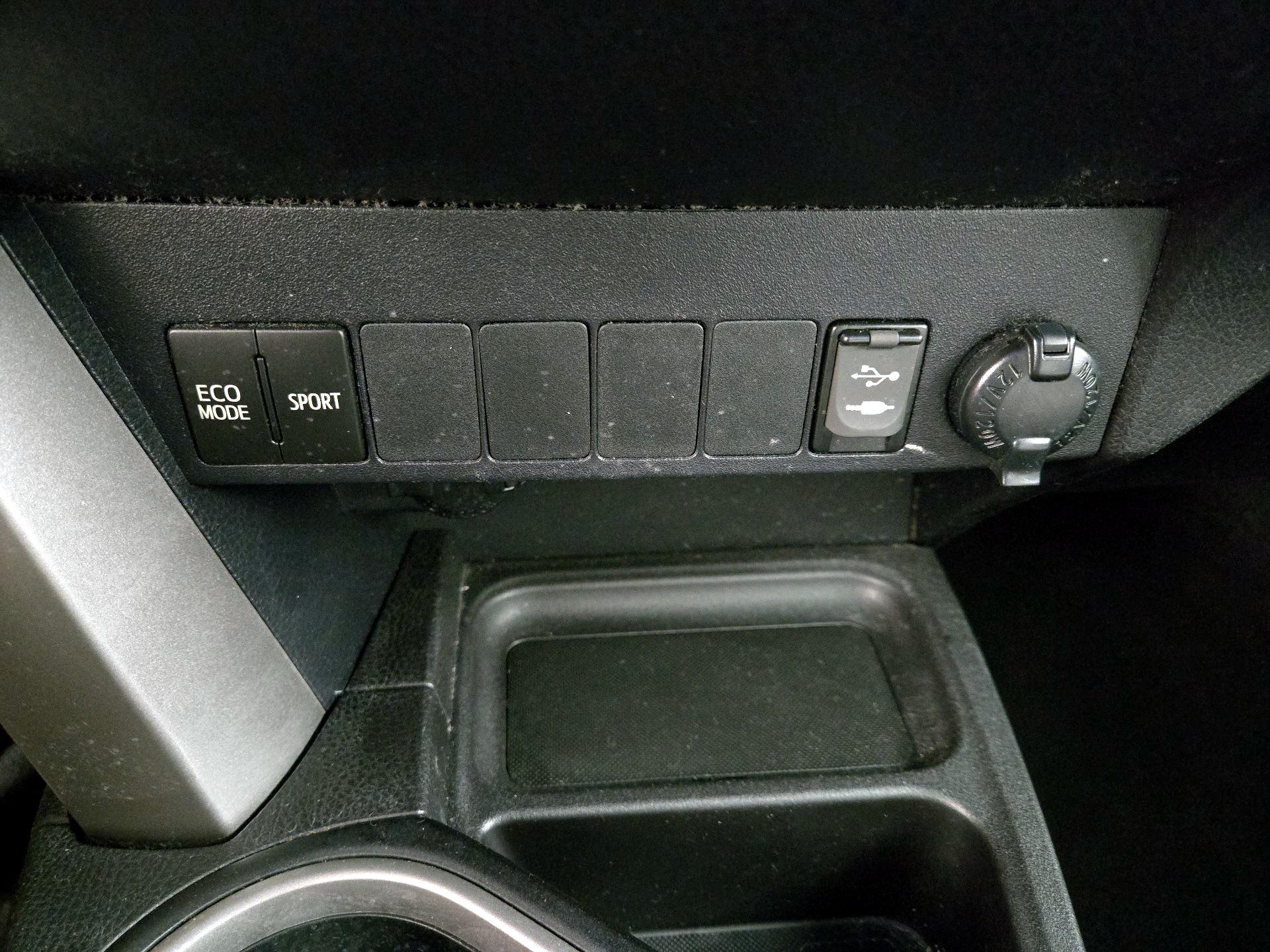 Thumbnail: 2017 Toyota RAV4 - 18