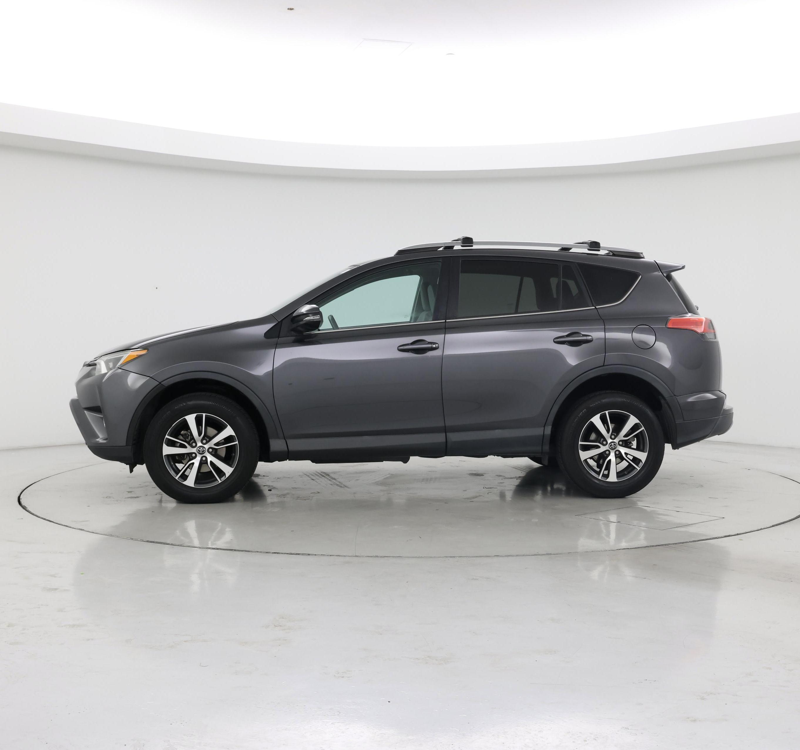 Thumbnail: 2017 Toyota RAV4 - 3