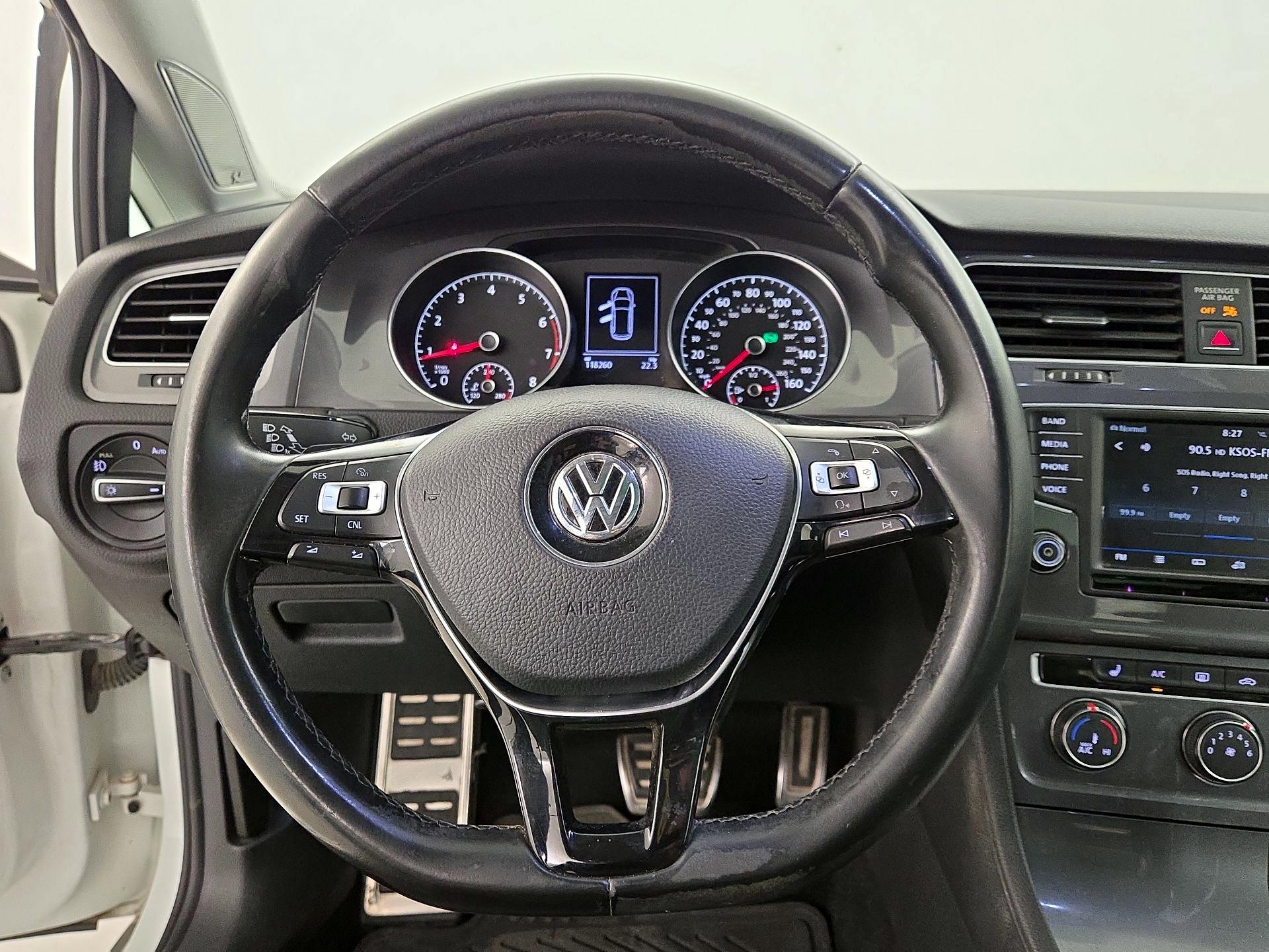 Thumbnail: 2017 Volkswagen Golf - 10