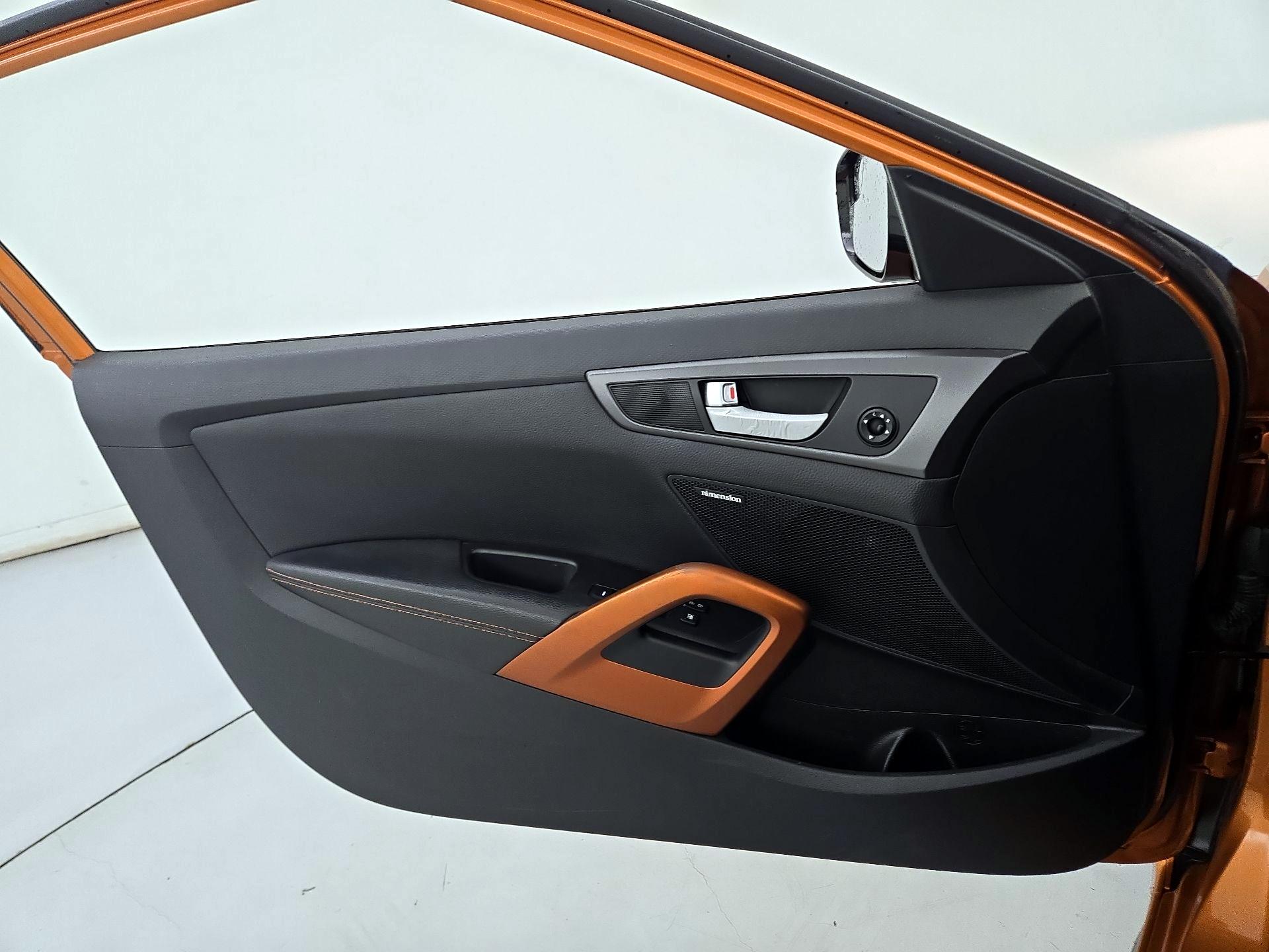 Thumbnail: 2016 Hyundai Veloster - 12