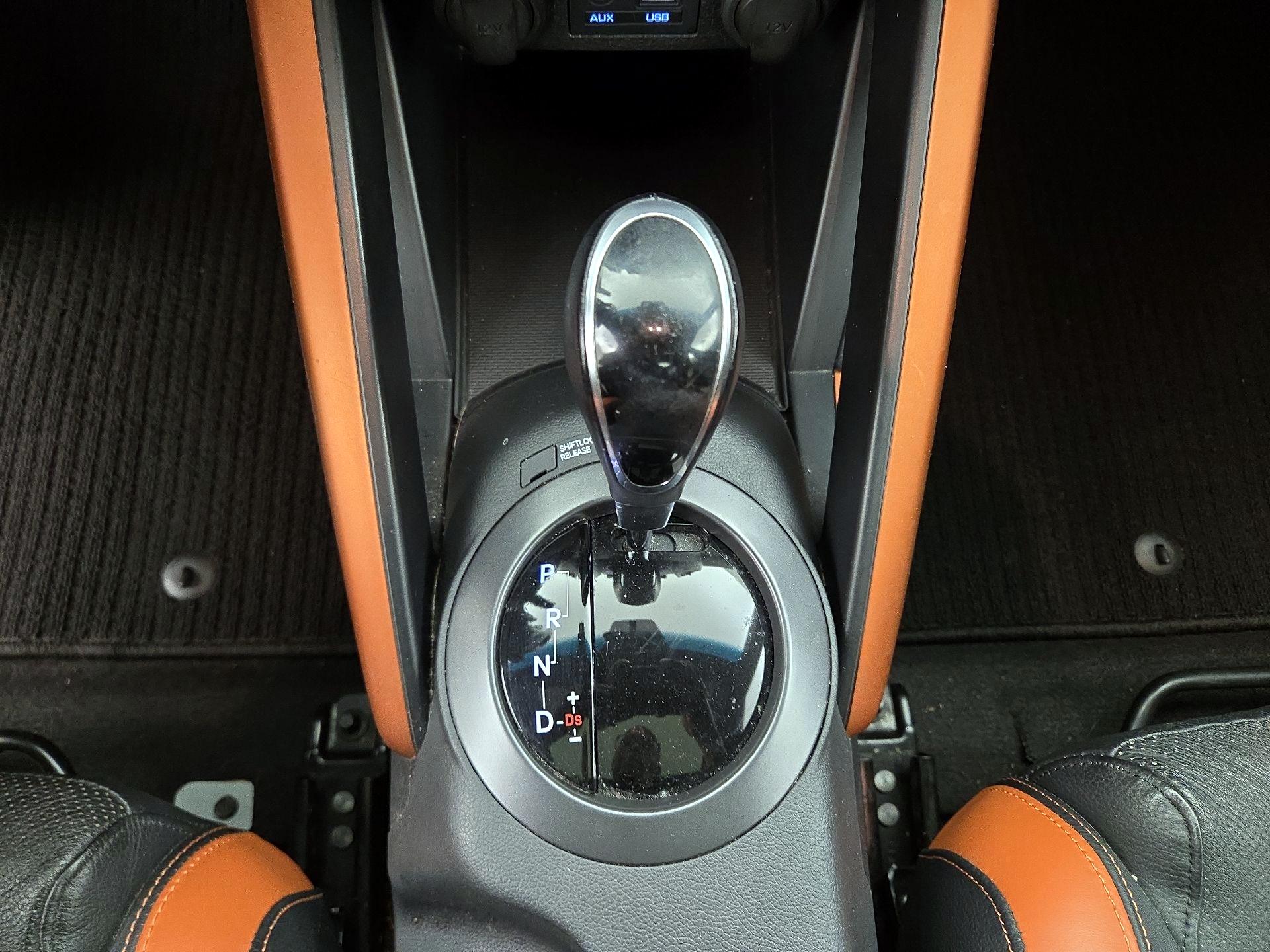 Thumbnail: 2016 Hyundai Veloster - 18