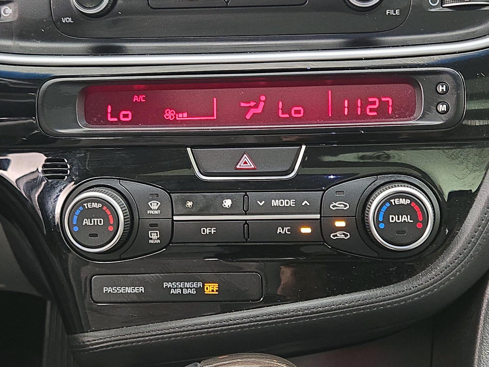 Thumbnail: 2015 Kia Optima - 16