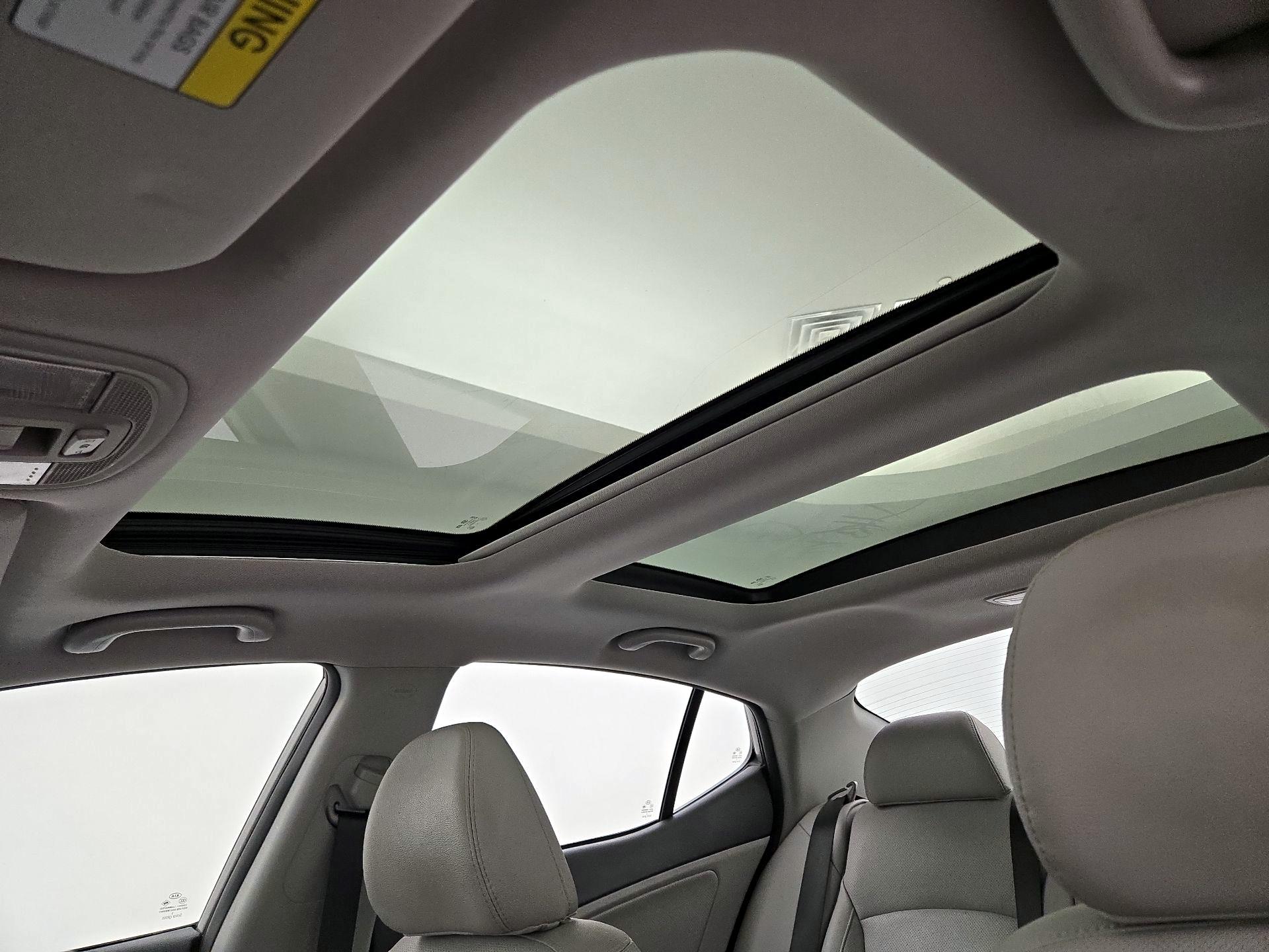 Thumbnail: 2015 Kia Optima - 19