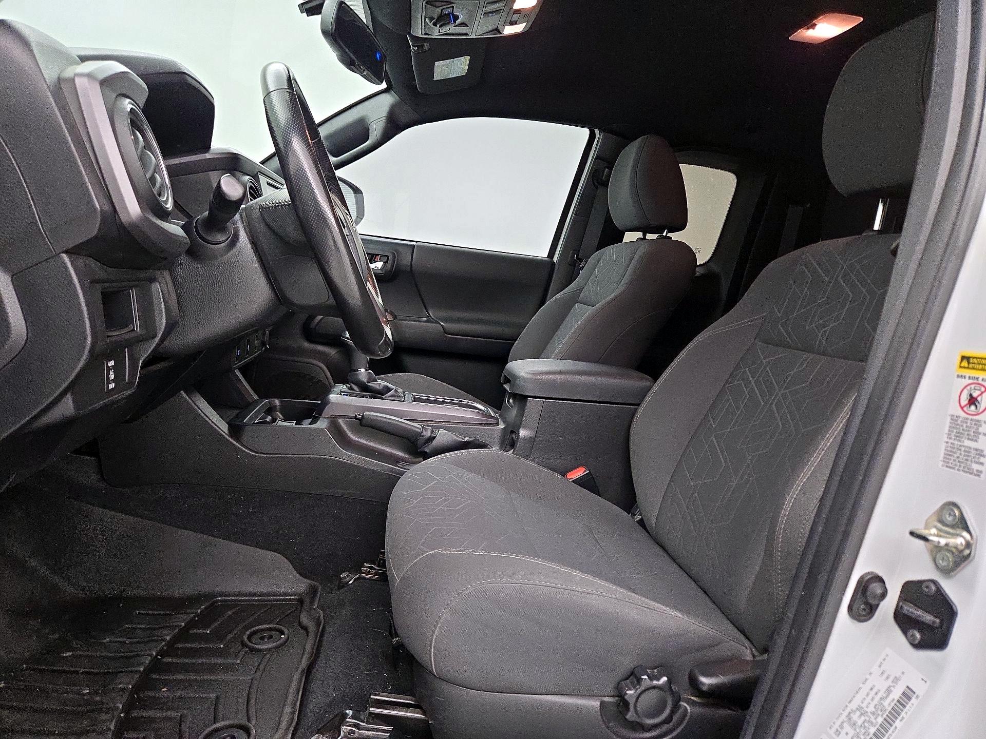 Thumbnail: 2016 Toyota Tacoma - 11