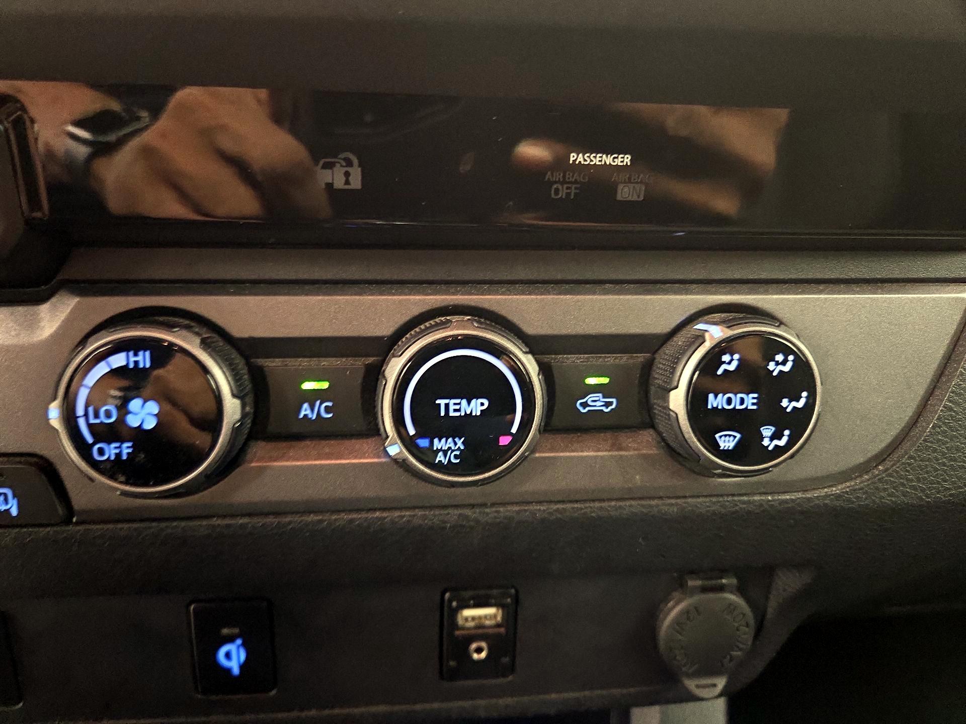 Thumbnail: 2016 Toyota Tacoma - 16