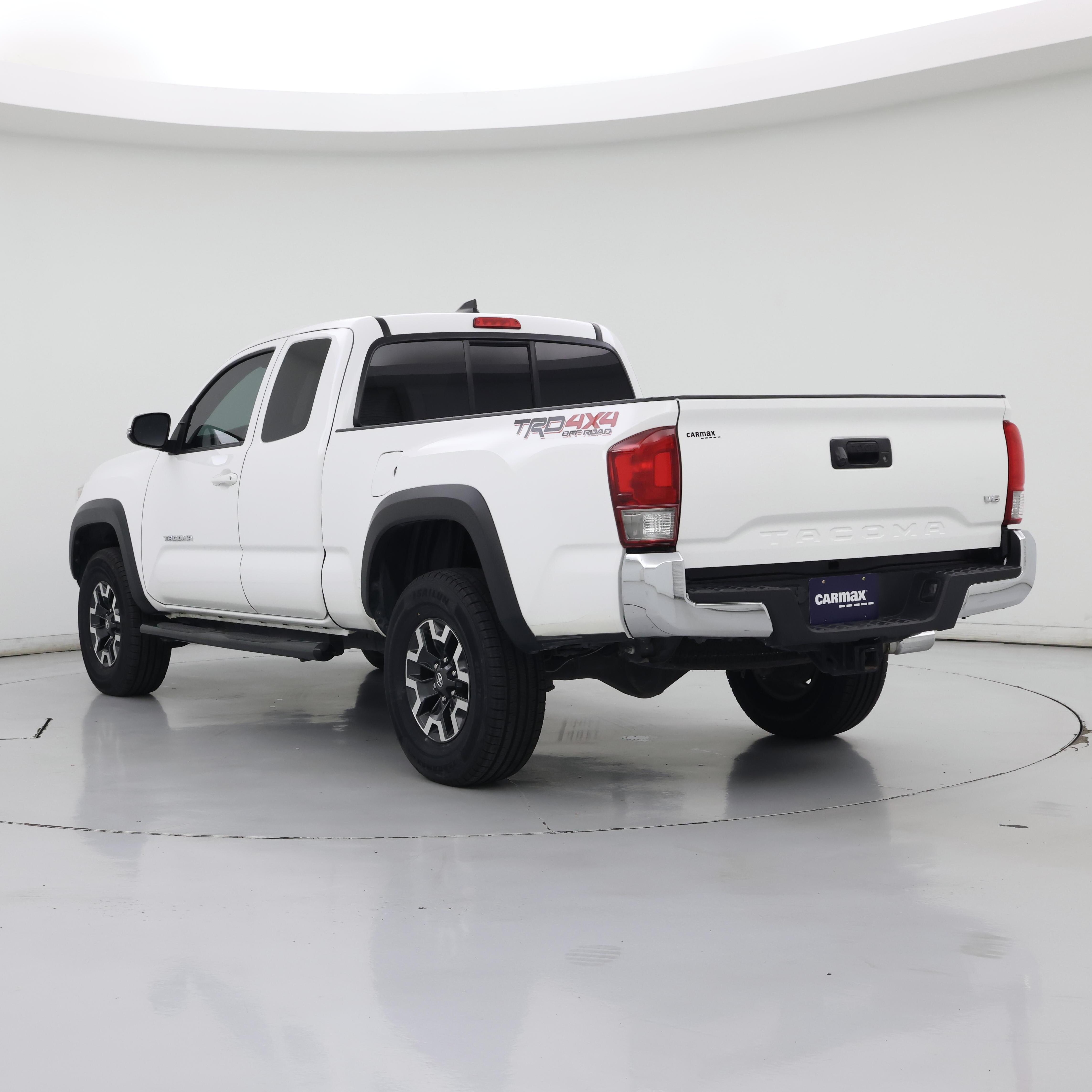 Thumbnail: 2016 Toyota Tacoma - 2