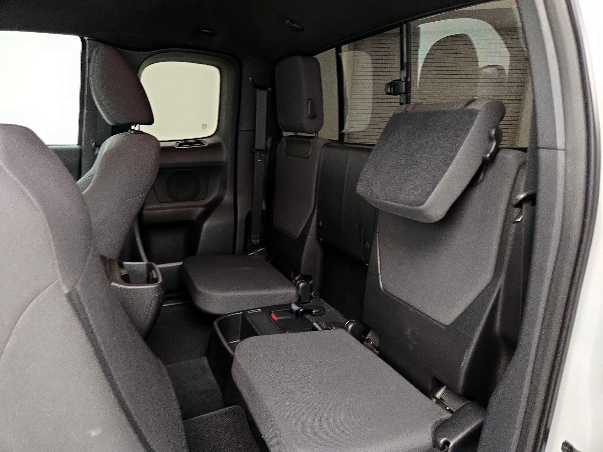 Thumbnail: 2016 Toyota Tacoma - 19