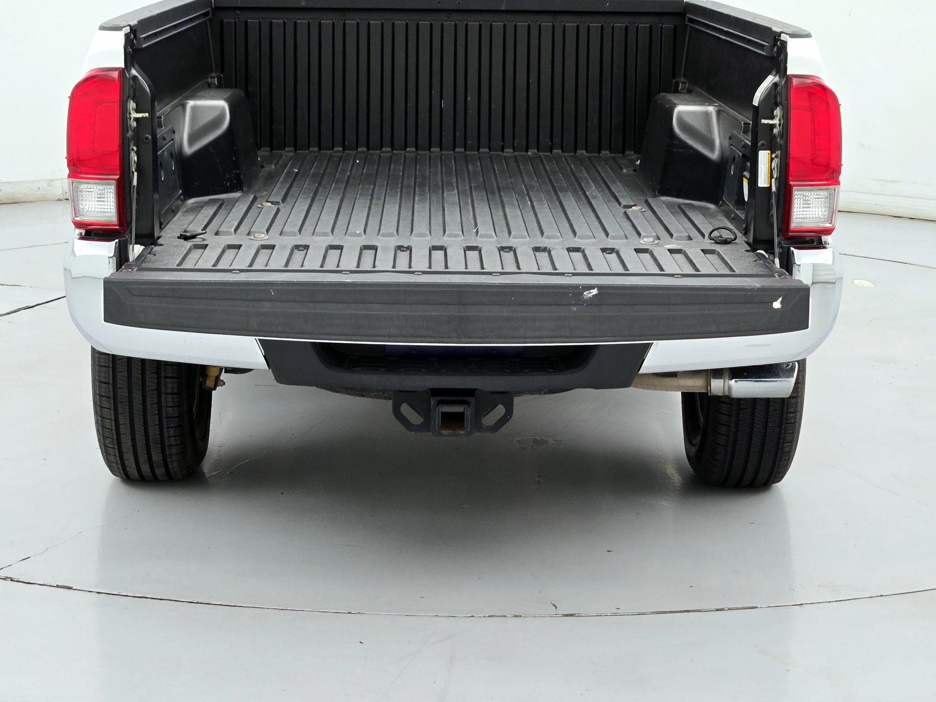 Thumbnail: 2016 Toyota Tacoma - 20