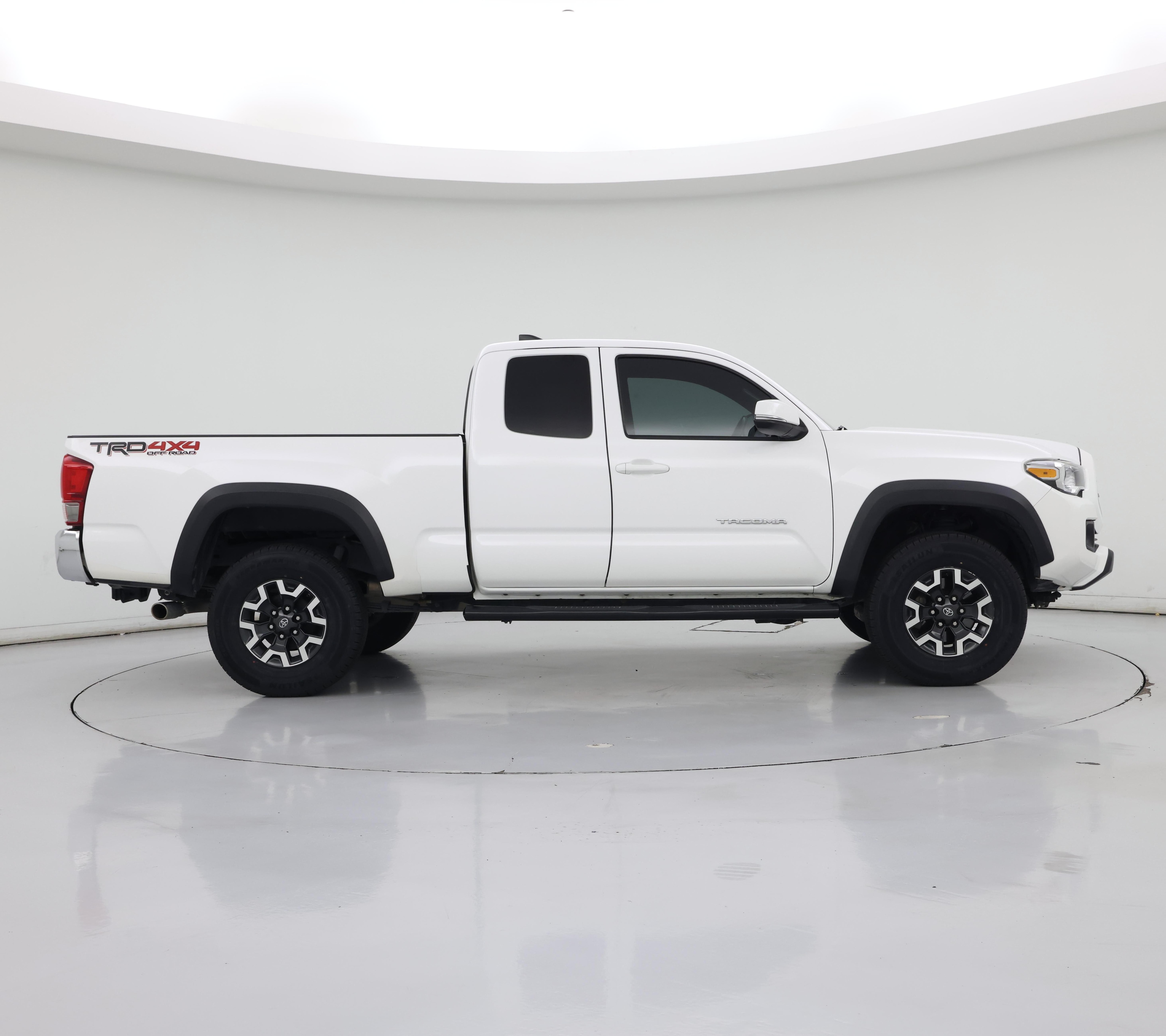 Thumbnail: 2016 Toyota Tacoma - 7