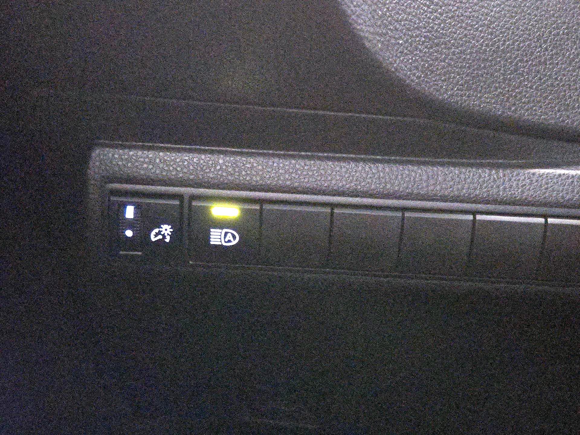 Thumbnail: 2025 Toyota Corolla - 13