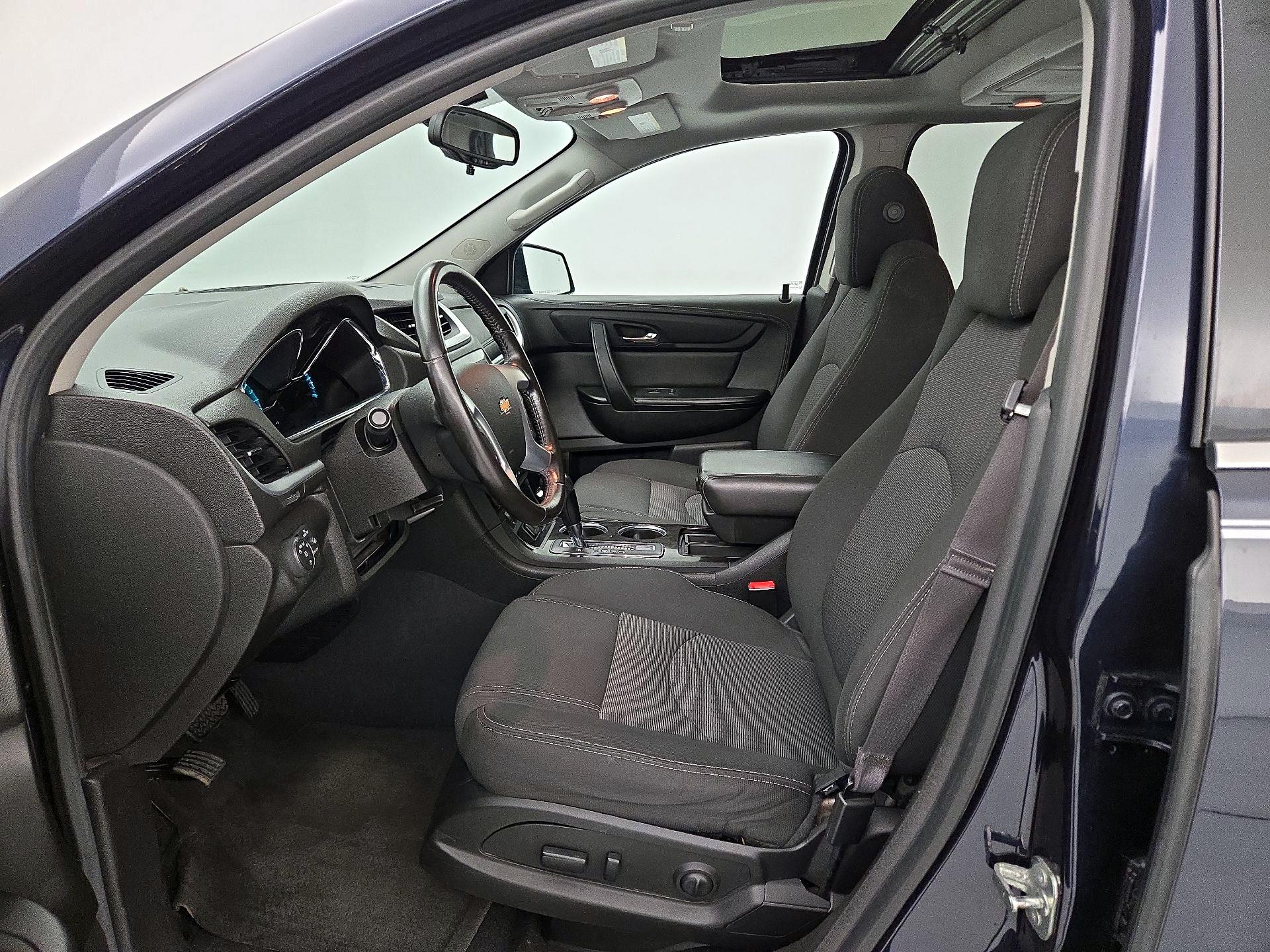 Thumbnail: 2015 Chevrolet Traverse - 11