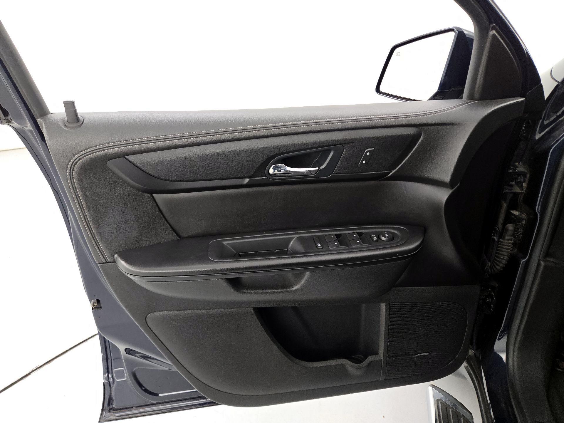 Thumbnail: 2015 Chevrolet Traverse - 12