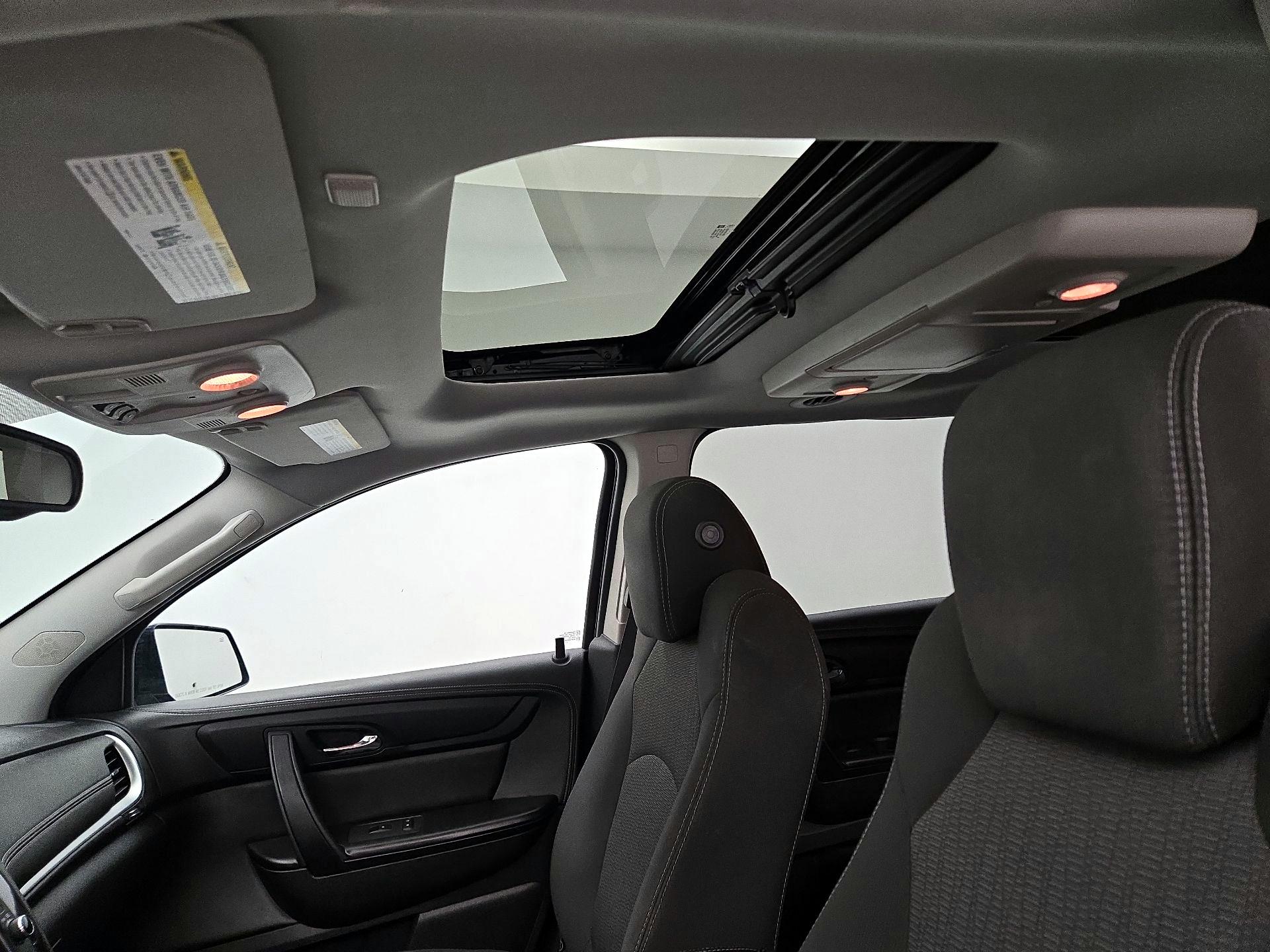 Thumbnail: 2015 Chevrolet Traverse - 19