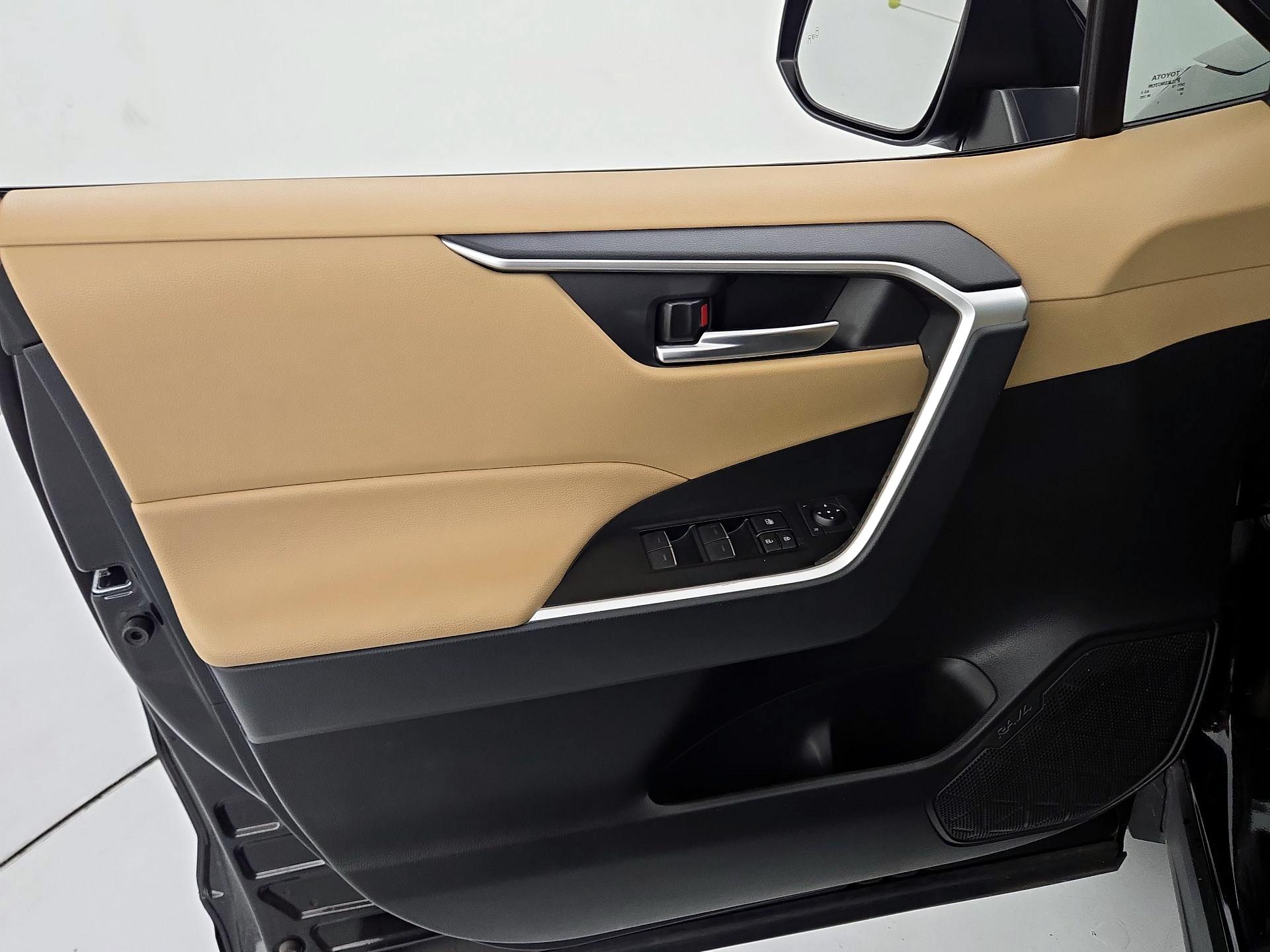 Thumbnail: 2025 Toyota RAV4 - 12