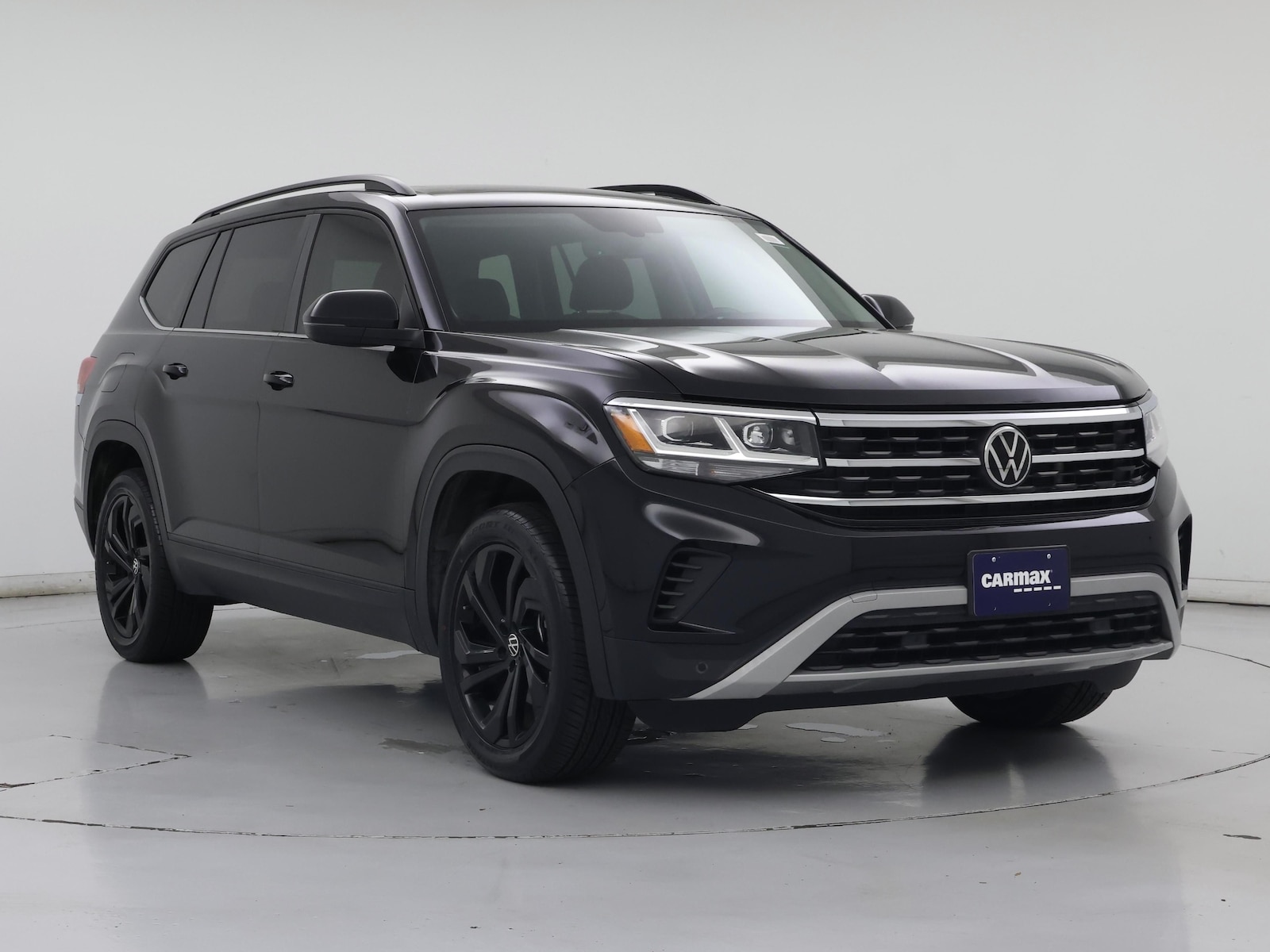 2023 Volkswagen Atlas SE w/Tech - Photo 2