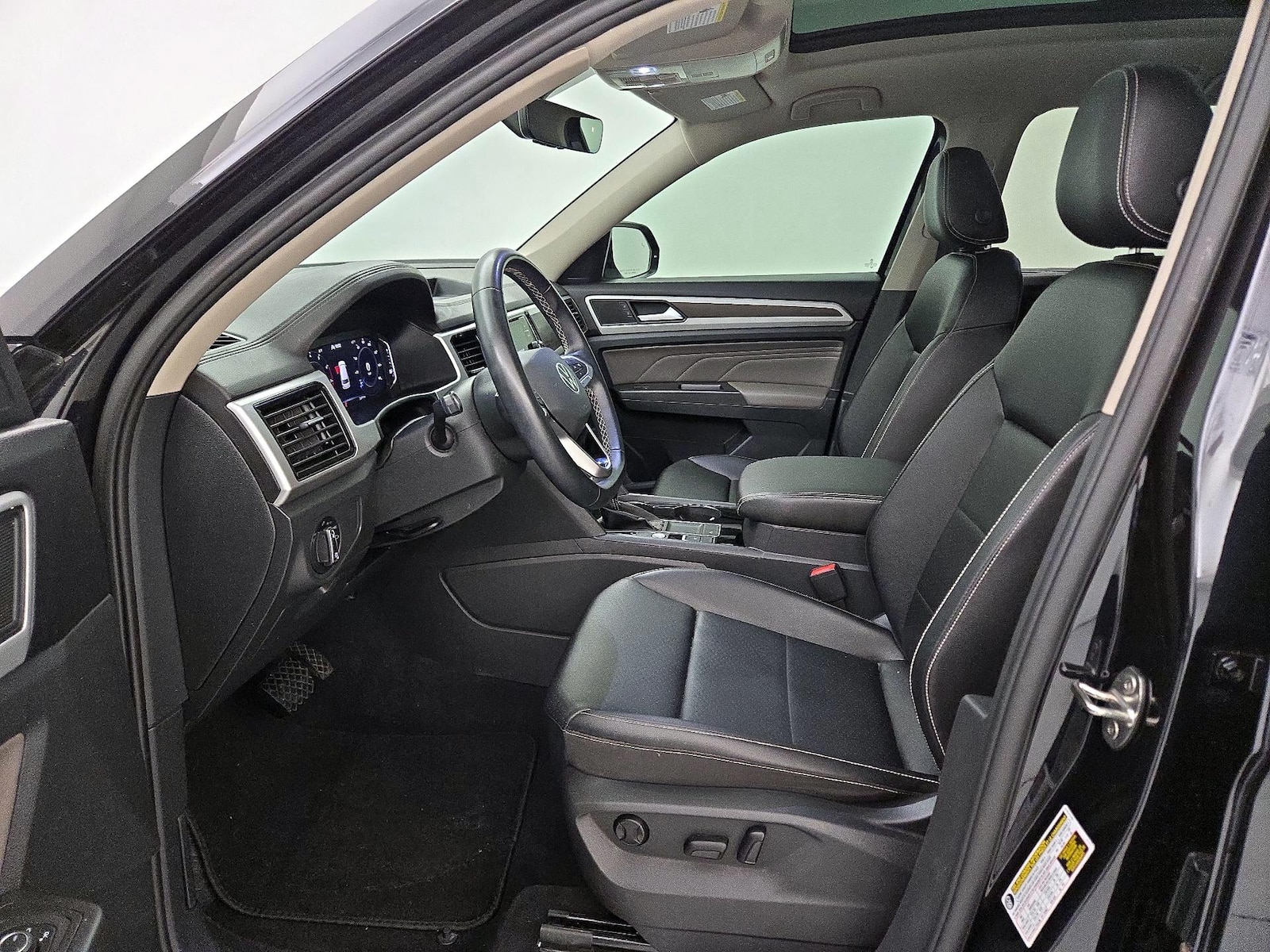 2023 Volkswagen Atlas SE w/Tech - Photo 12