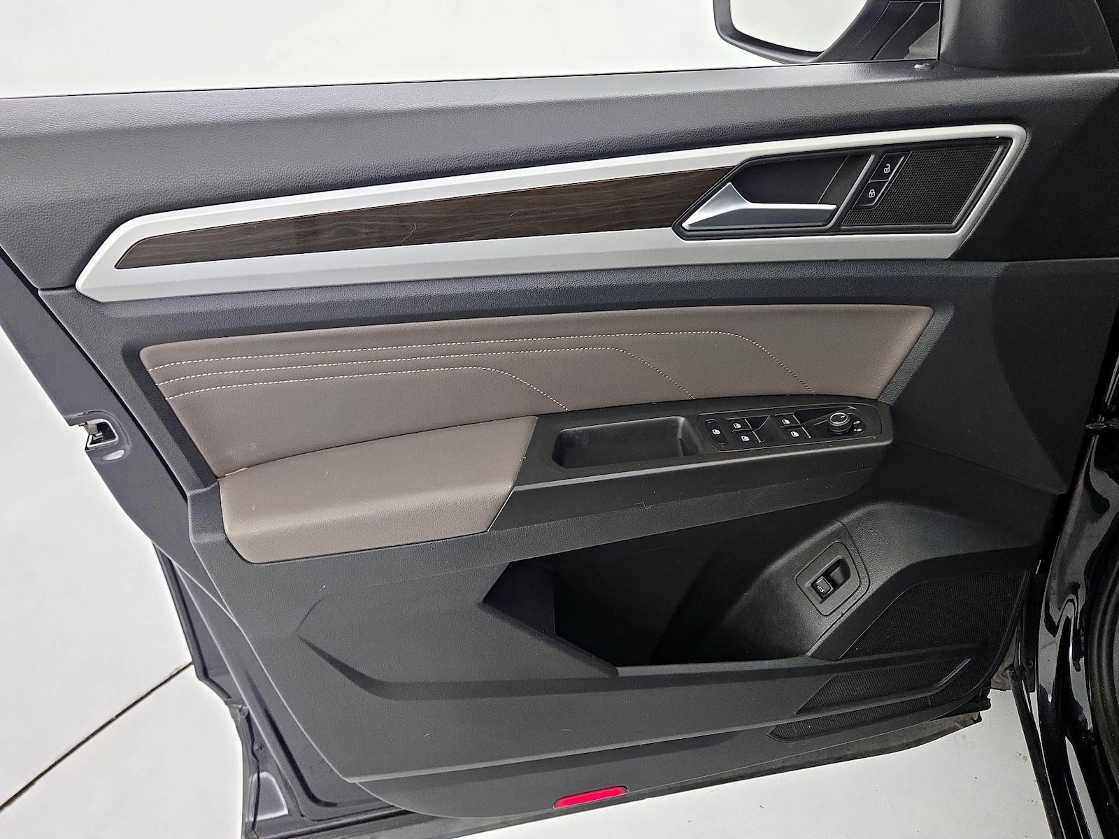 2023 Volkswagen Atlas SE w/Tech - Photo 13