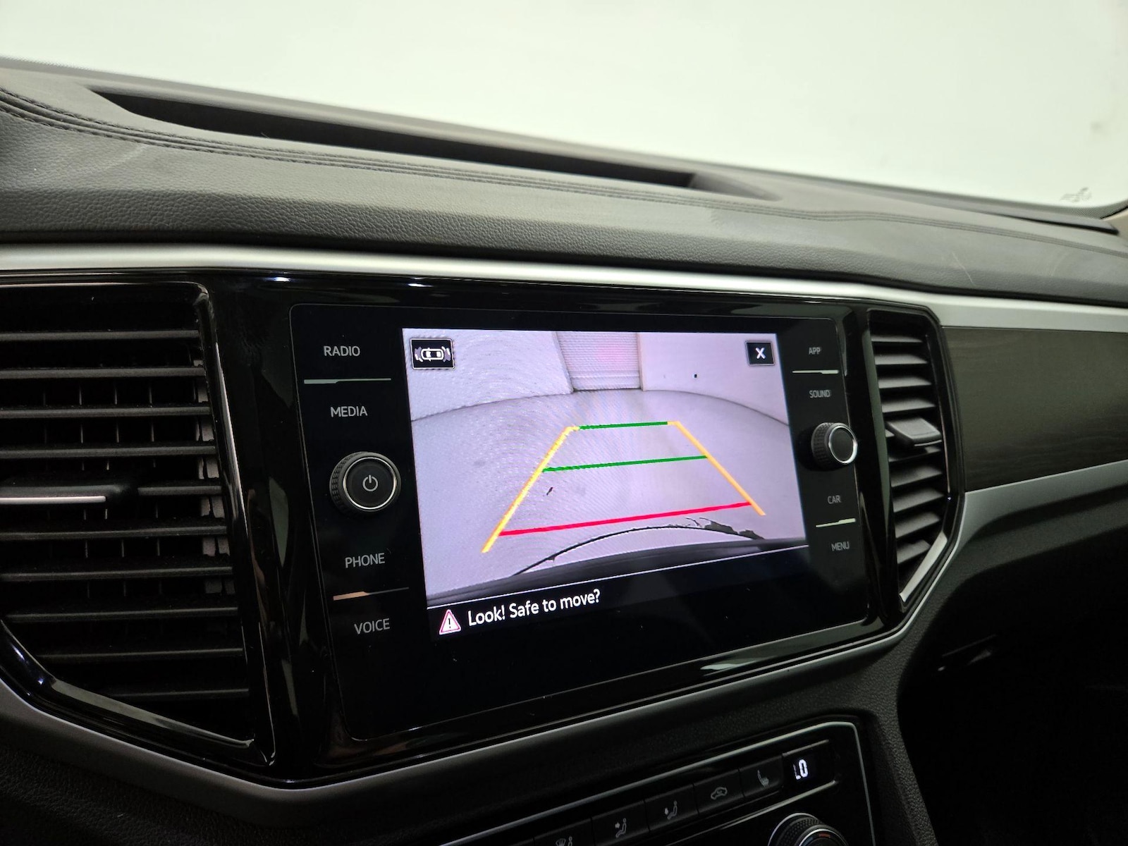 2023 Volkswagen Atlas SE w/Tech - Photo 15