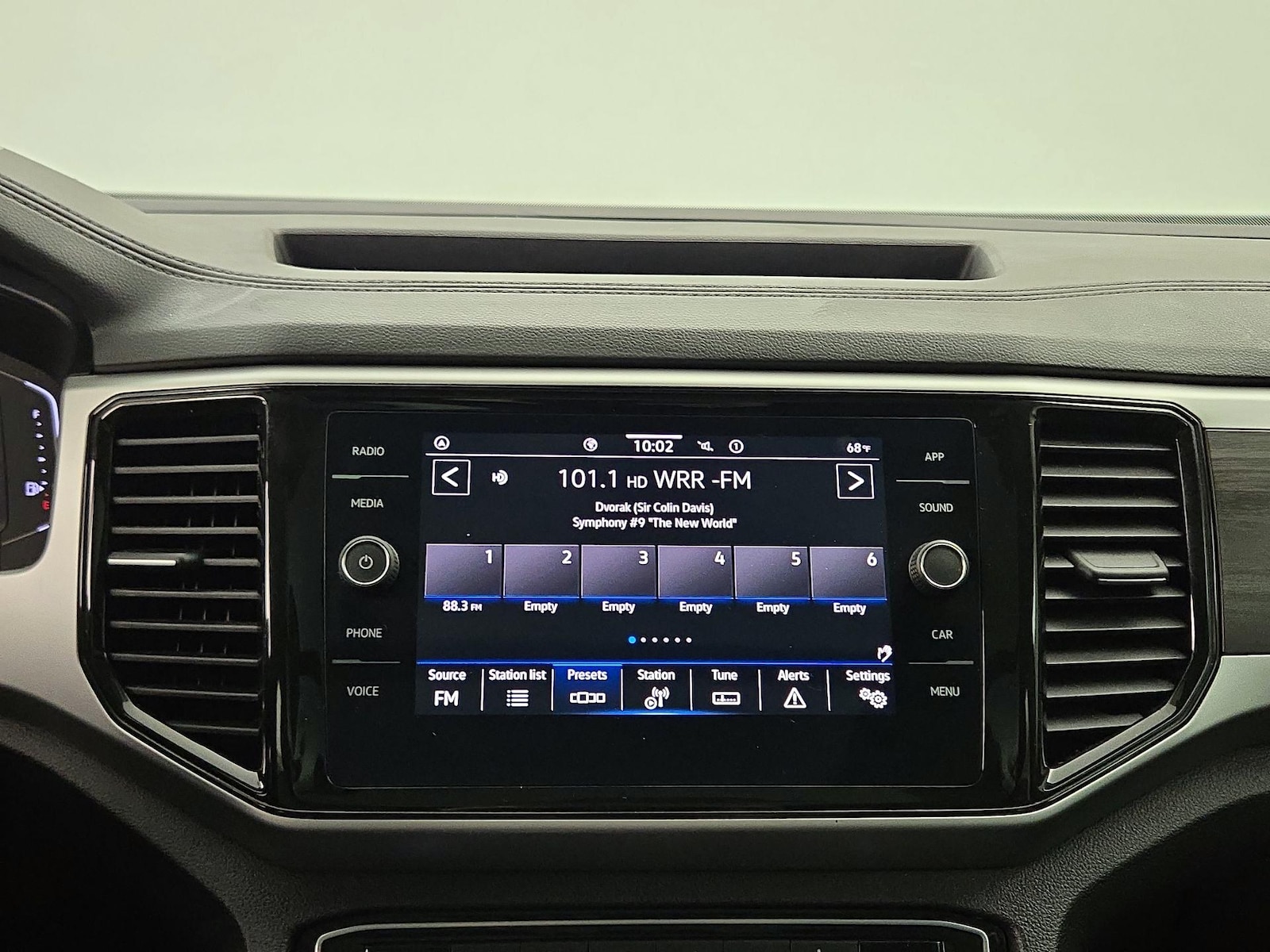 2023 Volkswagen Atlas SE w/Tech - Photo 16