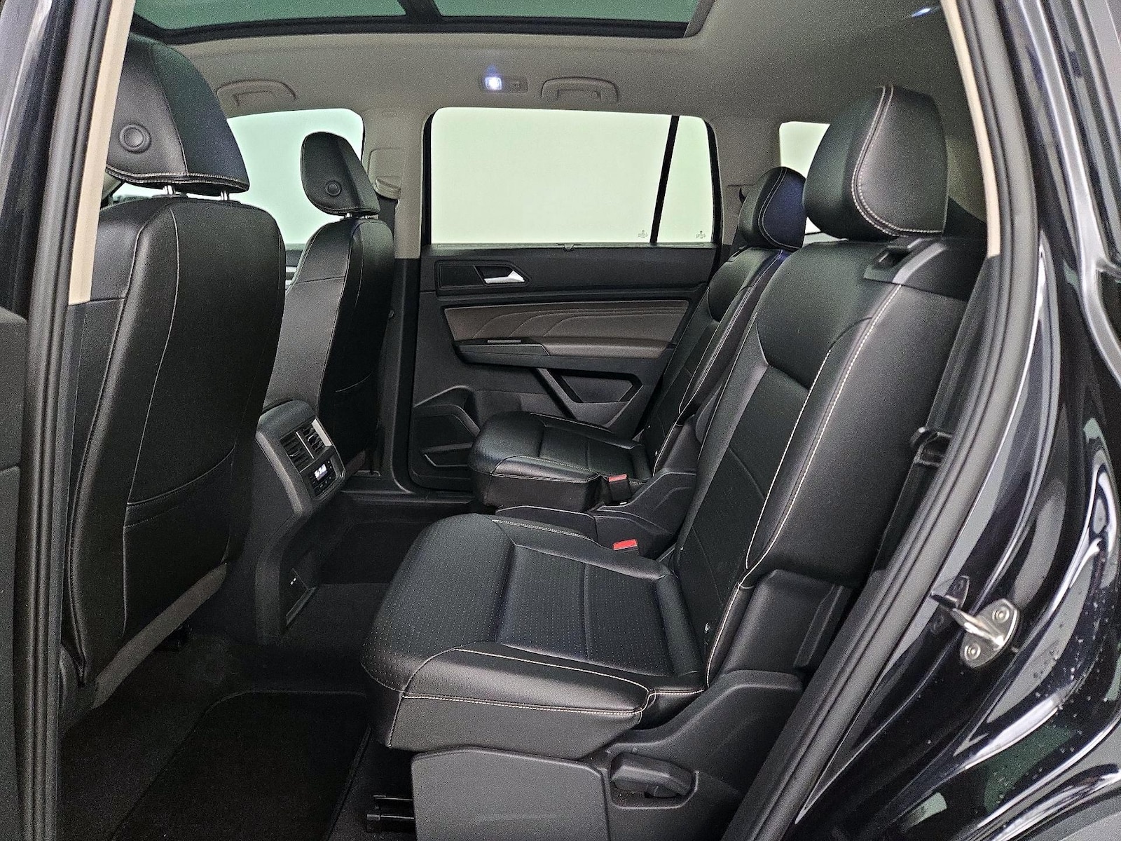 2023 Volkswagen Atlas SE w/Tech - Photo 21