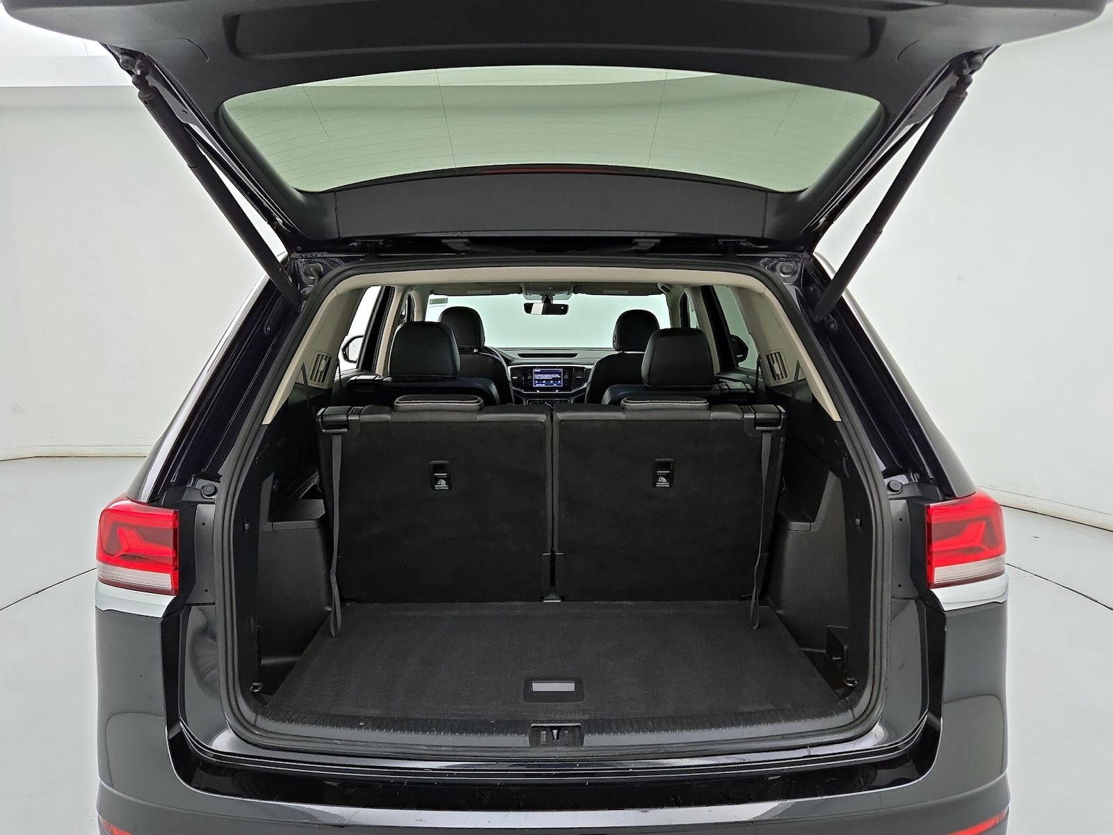 2023 Volkswagen Atlas SE w/Tech - Photo 23