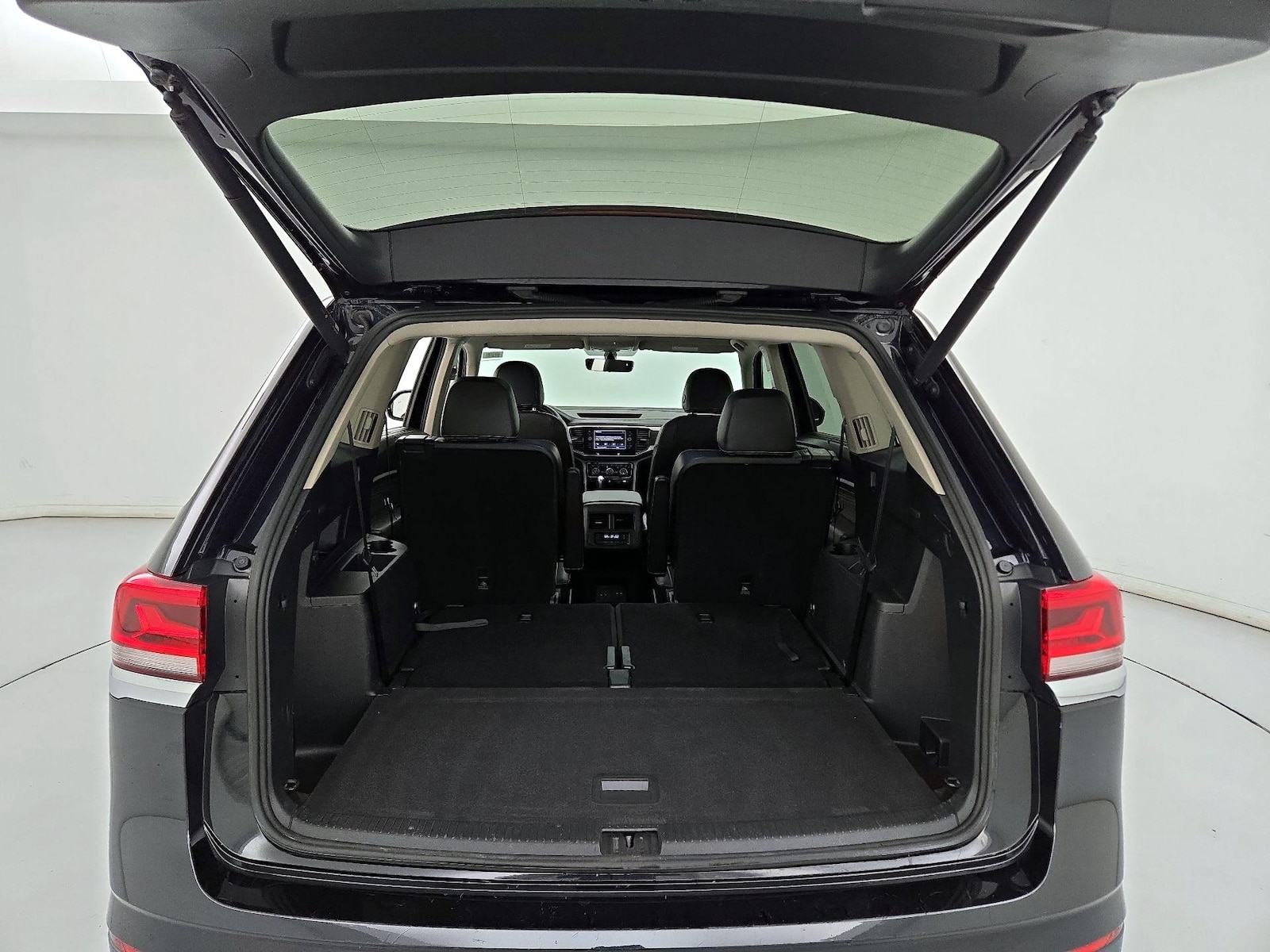 2023 Volkswagen Atlas SE w/Tech - Photo 24