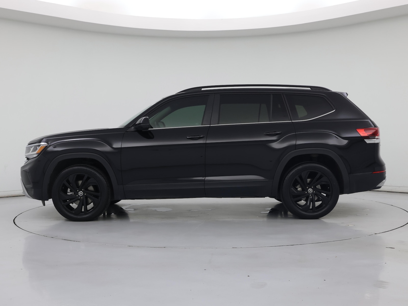 2023 Volkswagen Atlas SE w/Tech - Photo 4