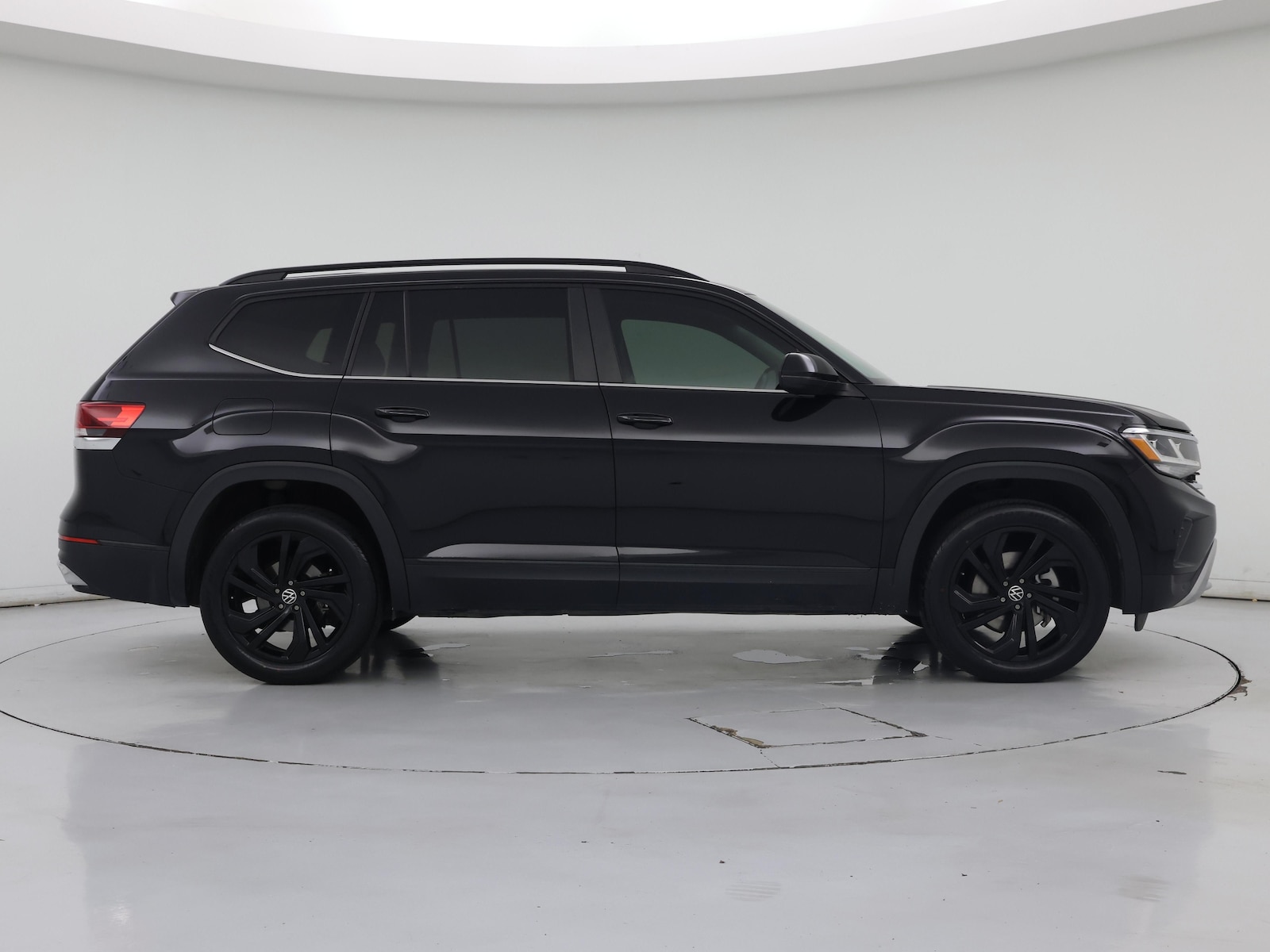 2023 Volkswagen Atlas SE w/Tech - Photo 8