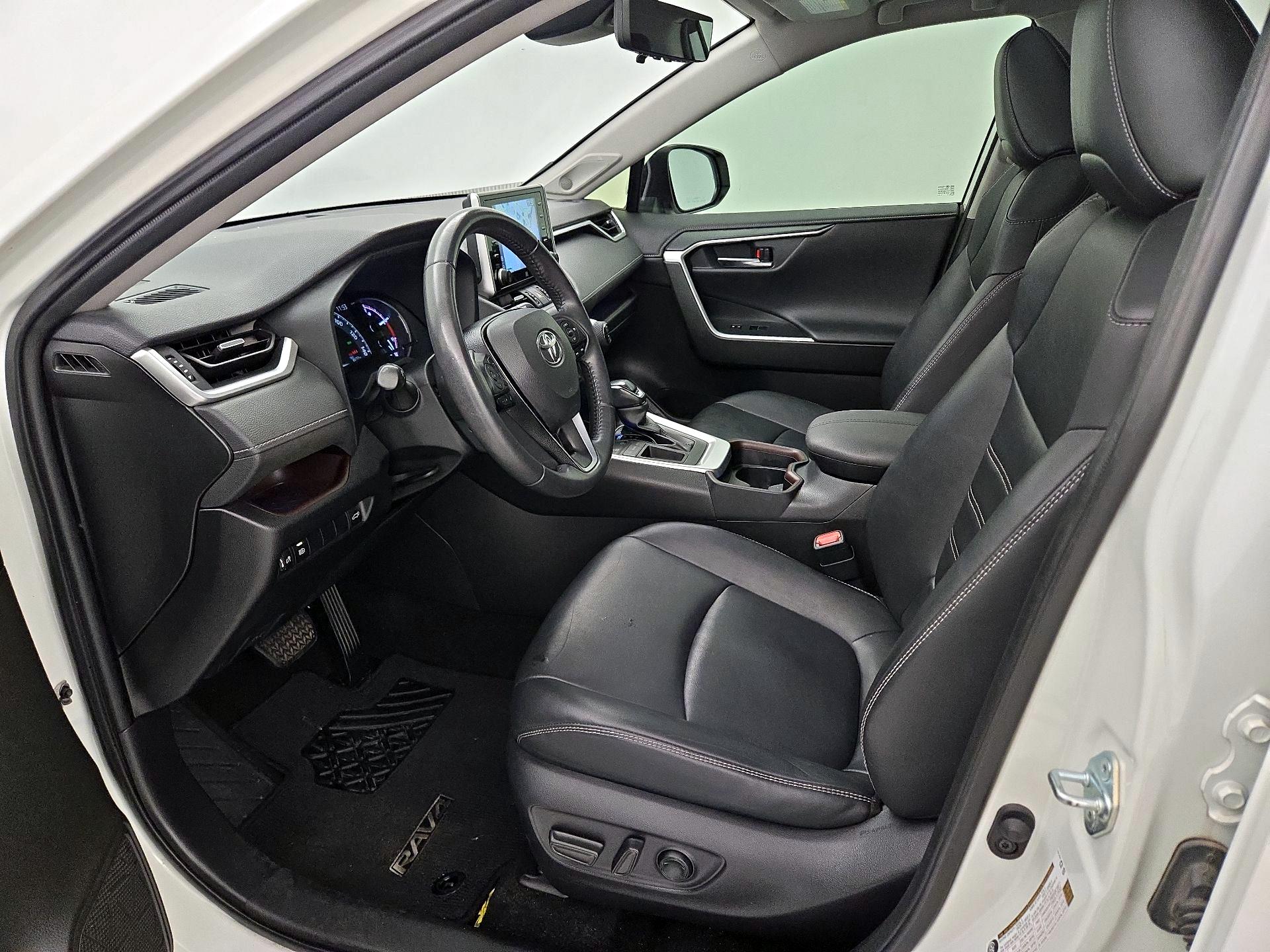 Thumbnail: 2020 Toyota RAV4 - 11