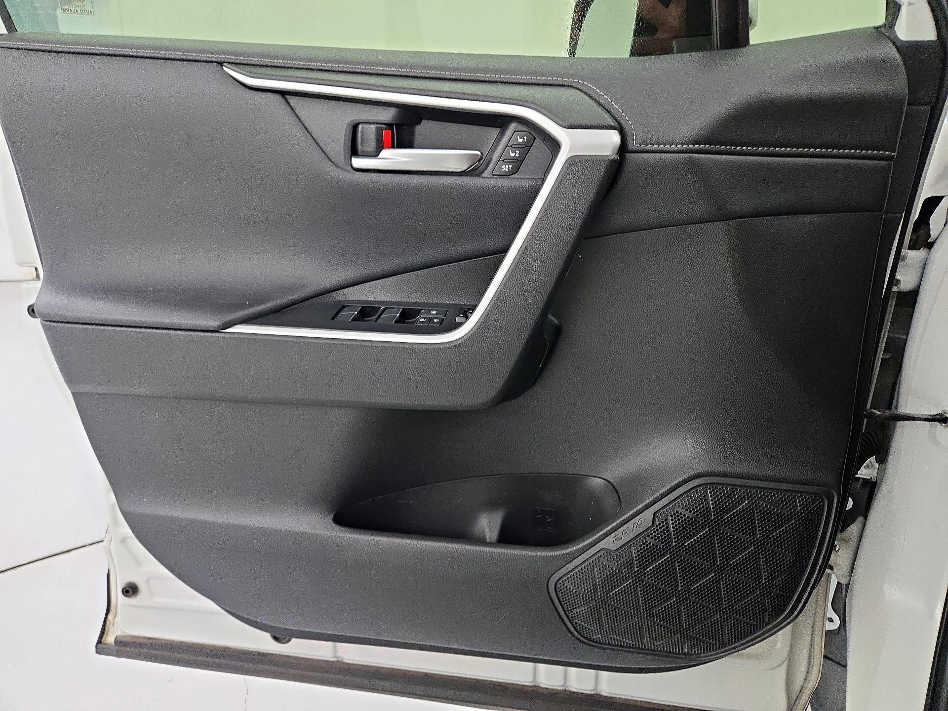 Thumbnail: 2020 Toyota RAV4 - 12