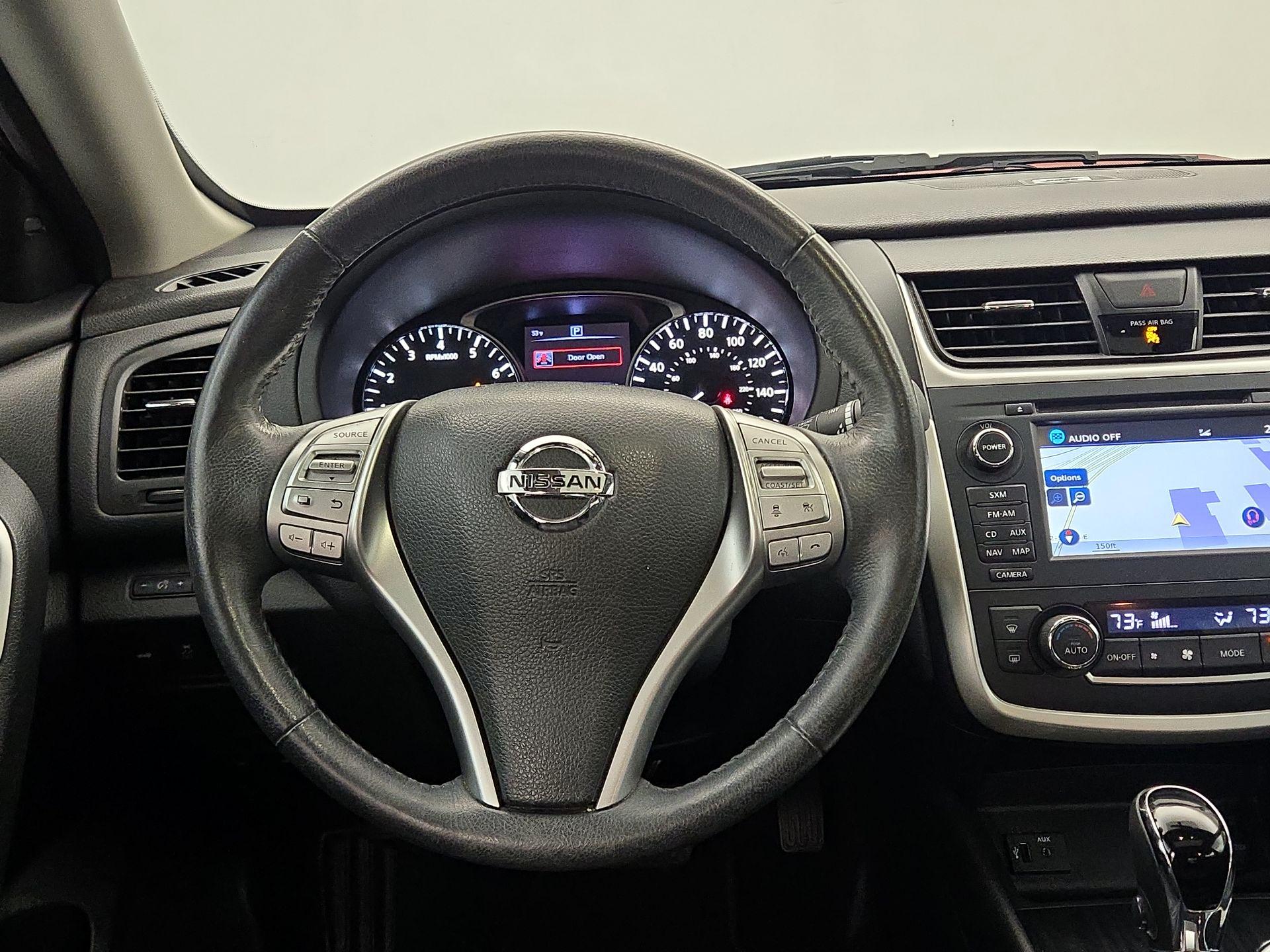 Thumbnail: 2016 Nissan Altima - 10