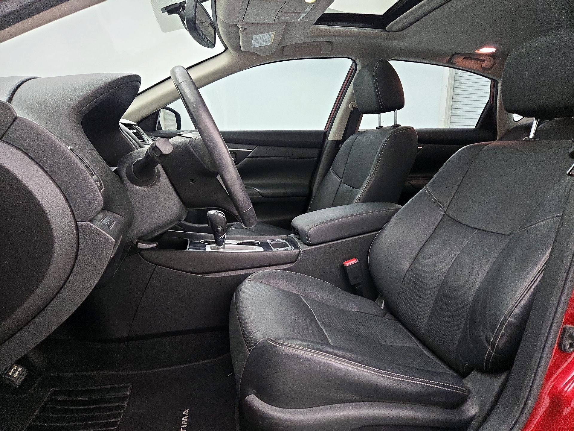Thumbnail: 2016 Nissan Altima - 11