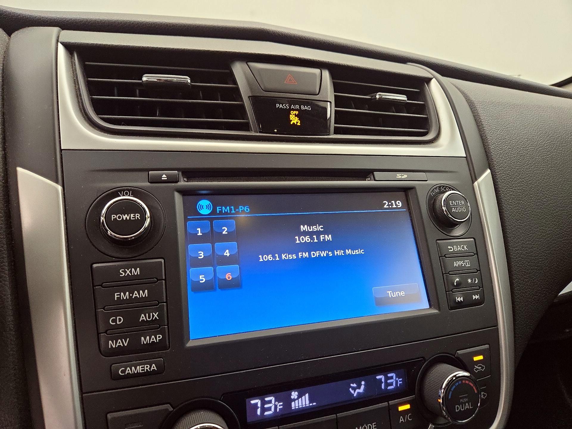 Thumbnail: 2016 Nissan Altima - 16