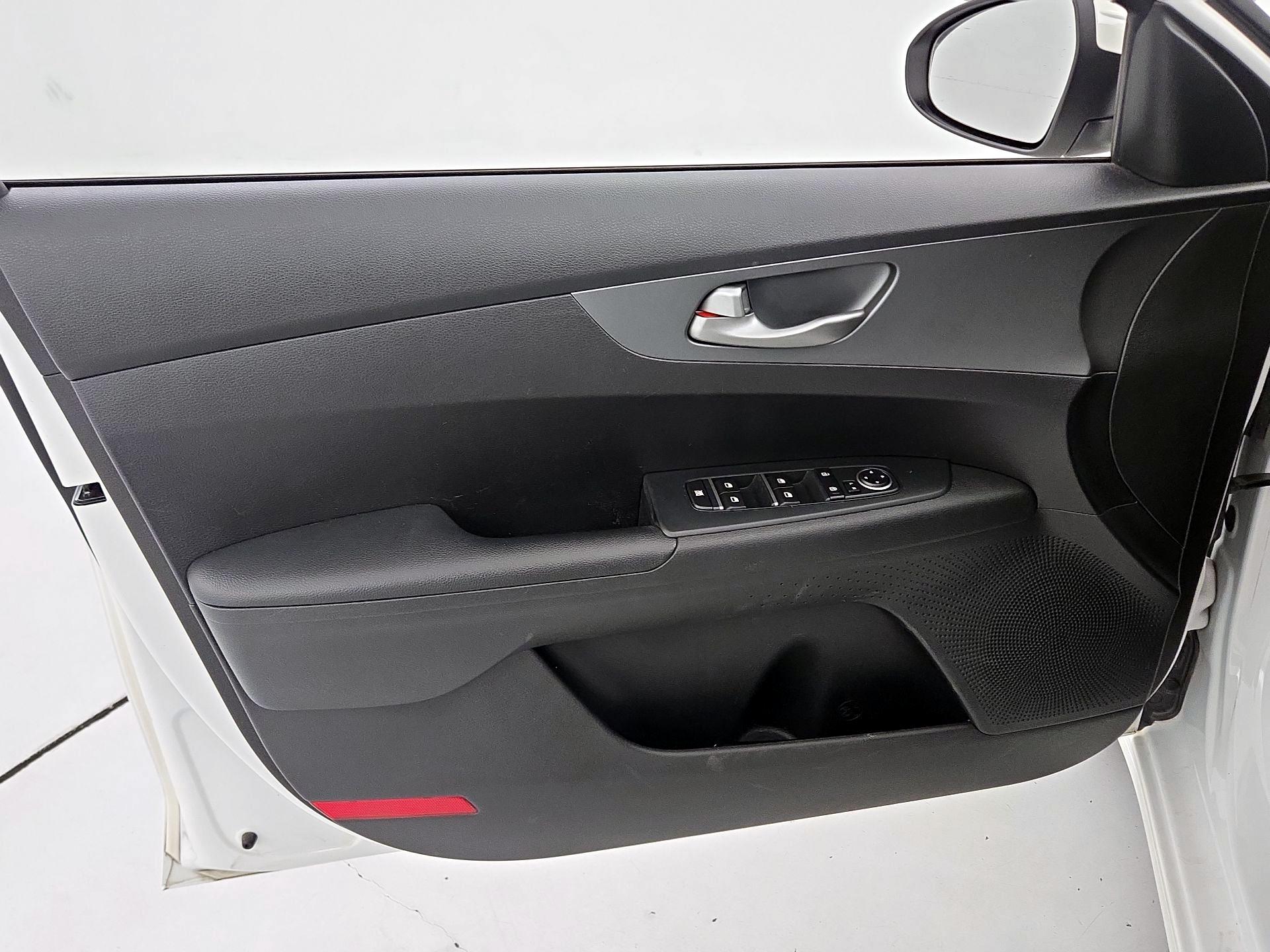 Thumbnail: 2020 Kia Forte - 12