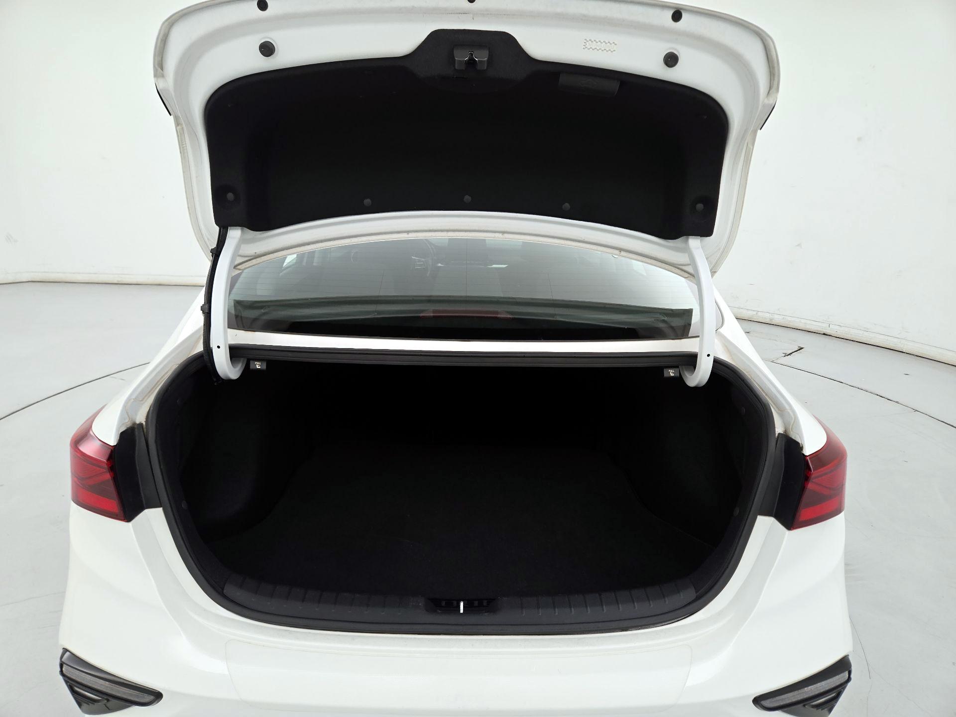 Thumbnail: 2020 Kia Forte - 20