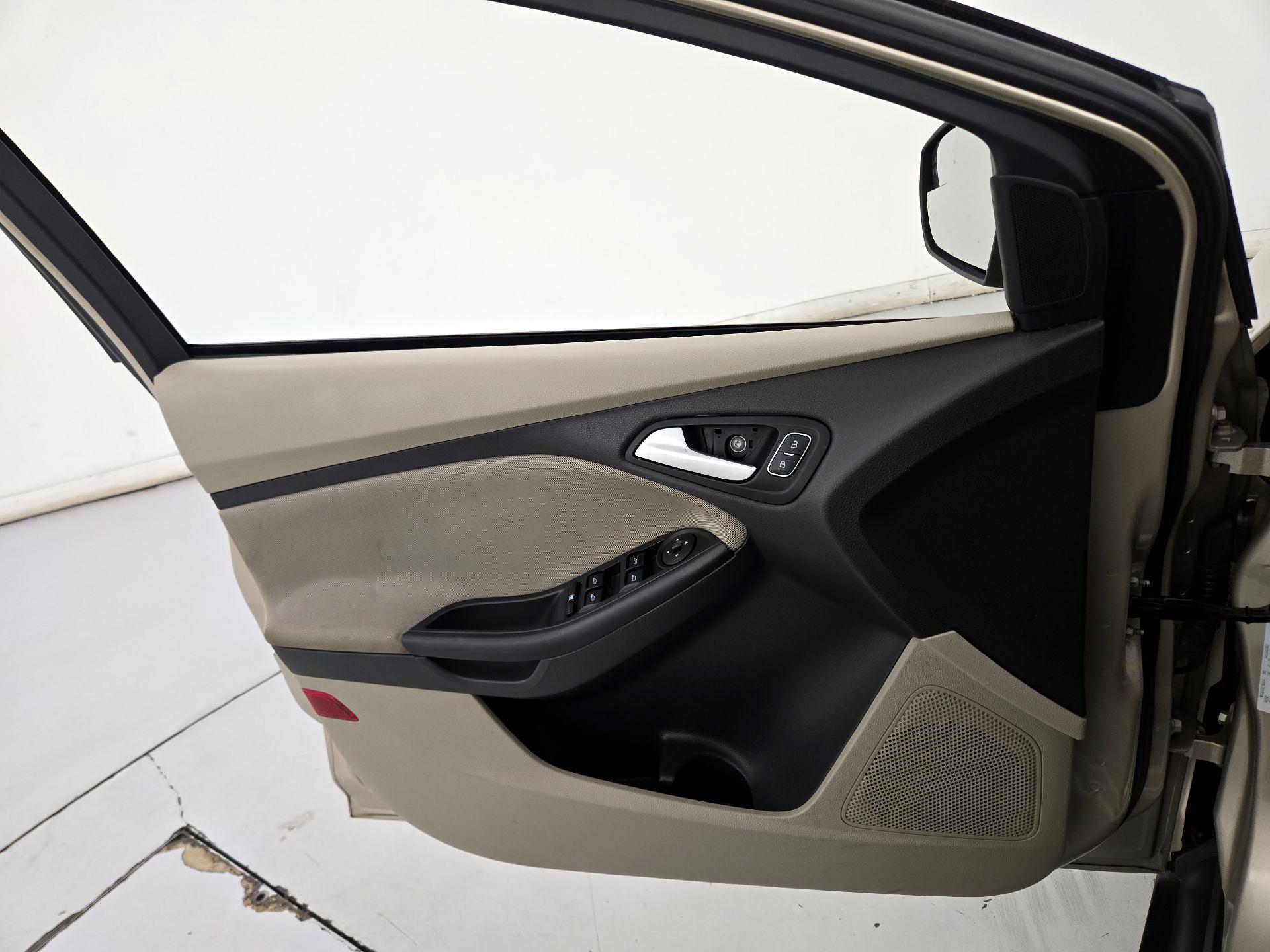 Thumbnail: 2017 Ford Focus - 12