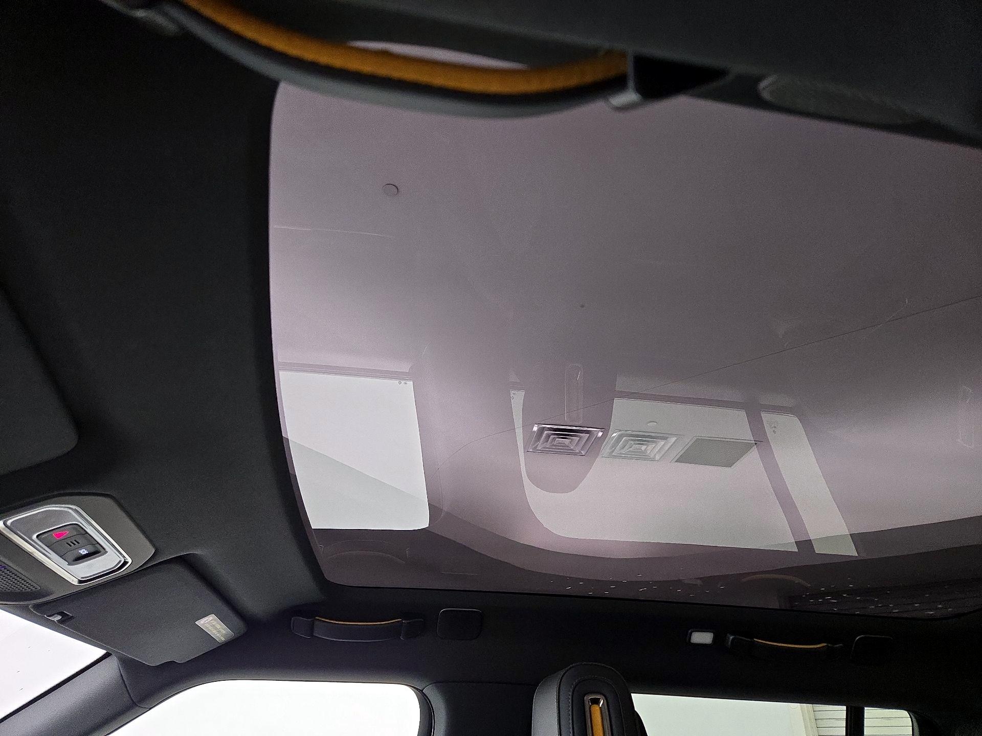 Thumbnail: 2025 Rivian R1S - 19