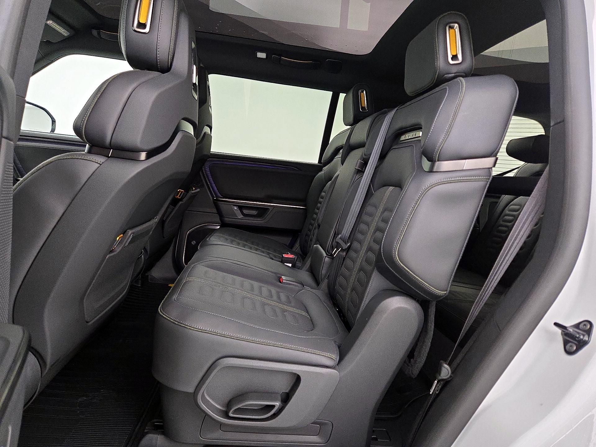 Thumbnail: 2025 Rivian R1S - 20