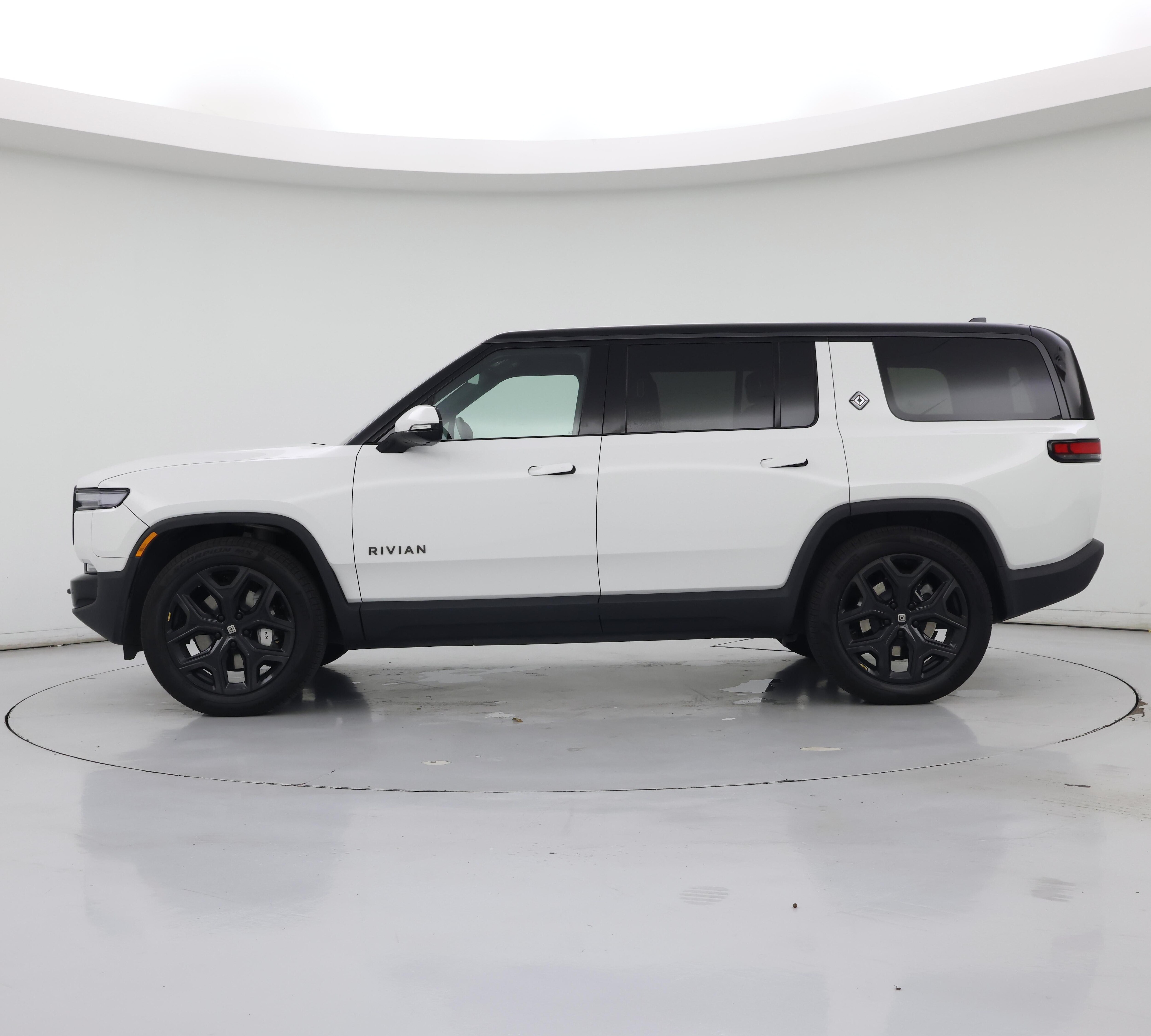 Thumbnail: 2025 Rivian R1S - 3