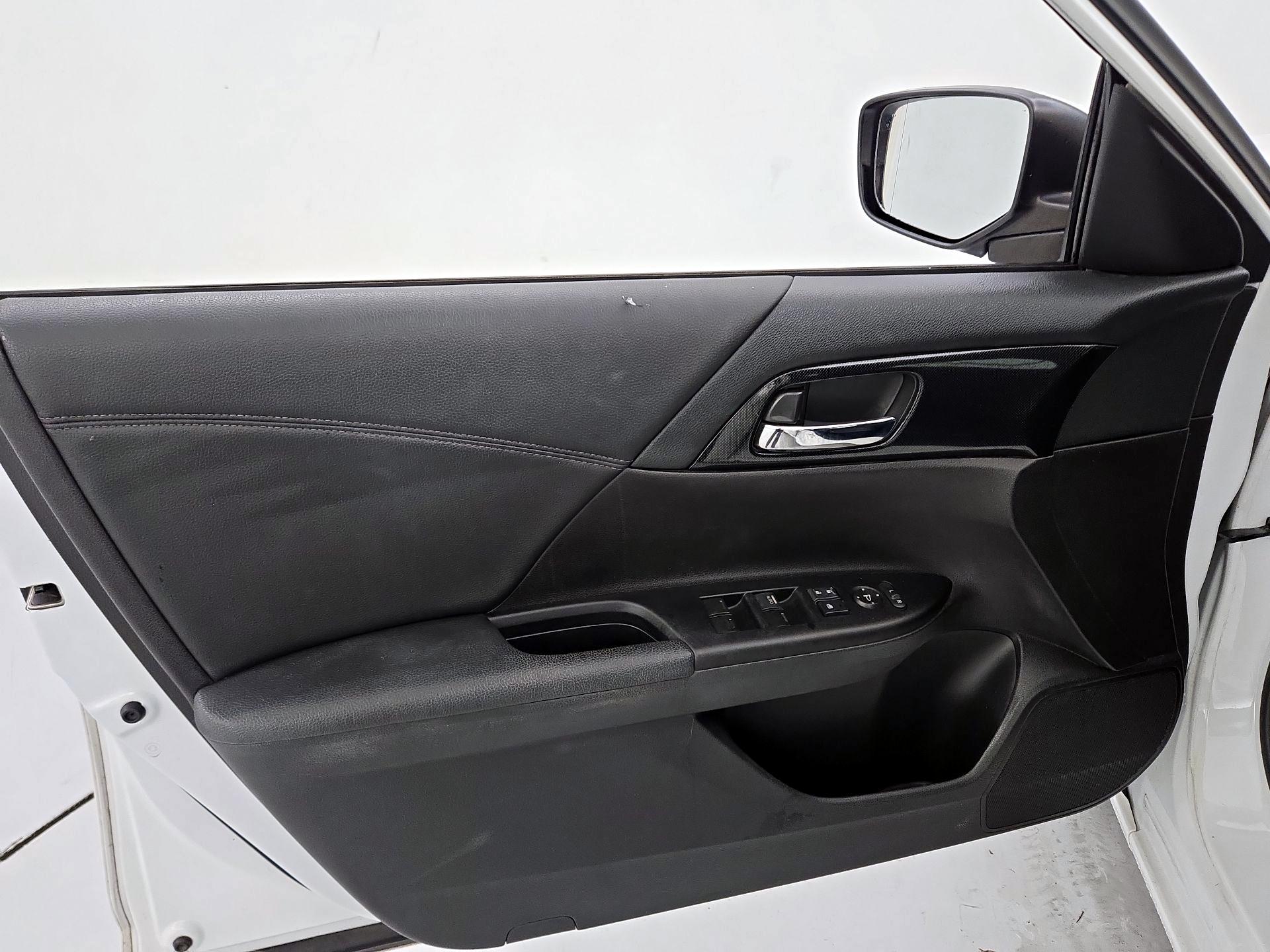 Thumbnail: 2015 Honda Accord - 12