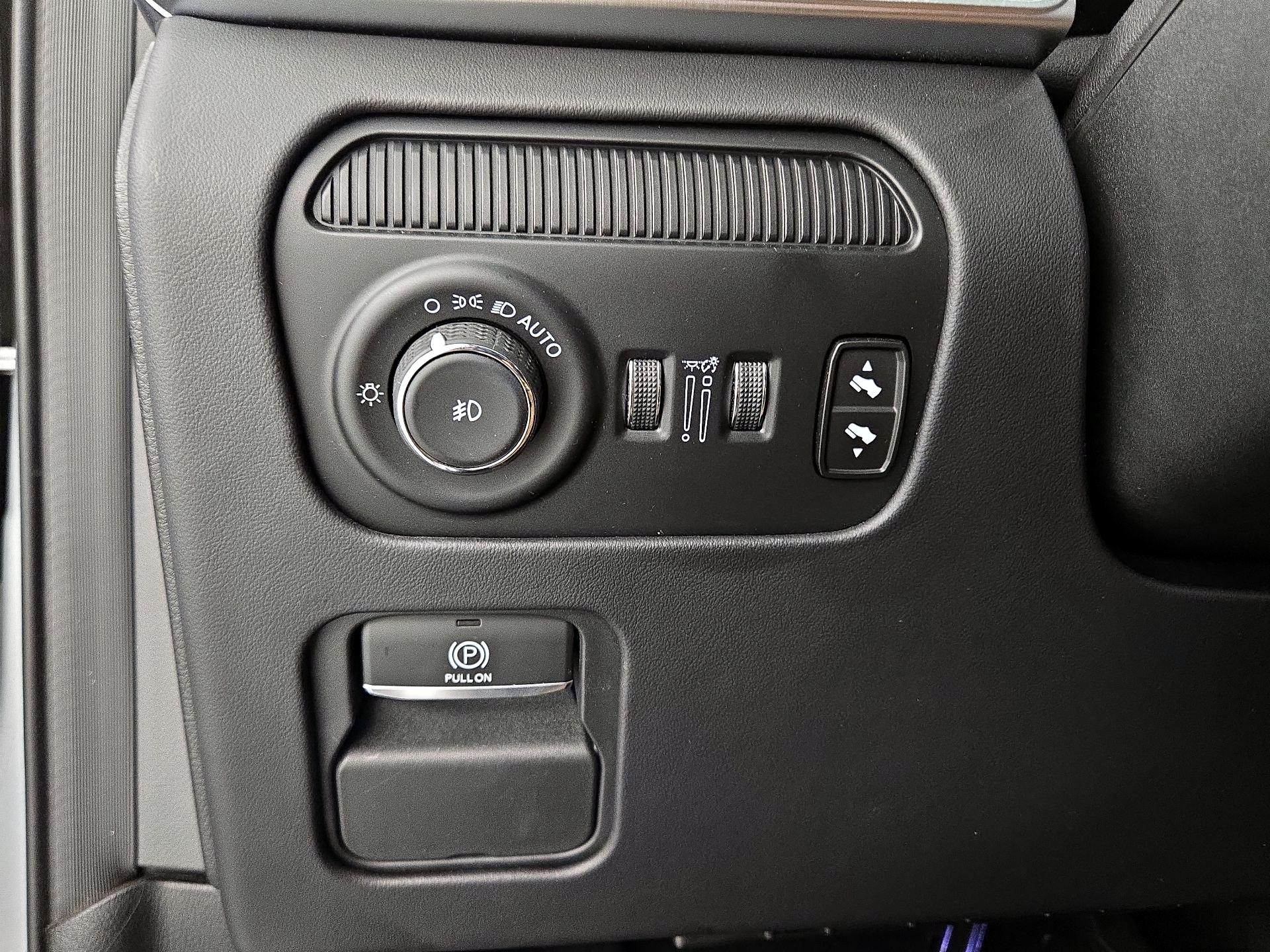 Thumbnail: 2024 Jeep Grand Wagoneer - 13