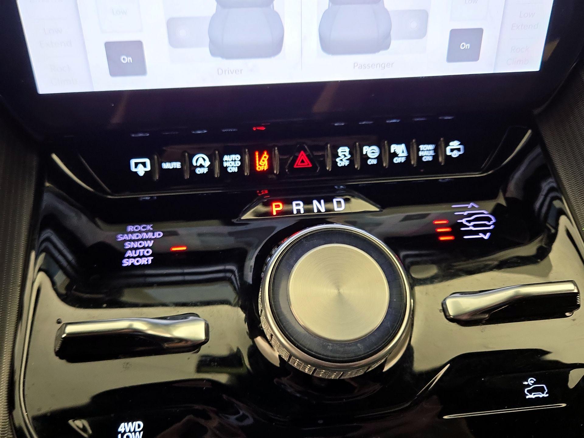 Thumbnail: 2024 Jeep Grand Wagoneer - 18