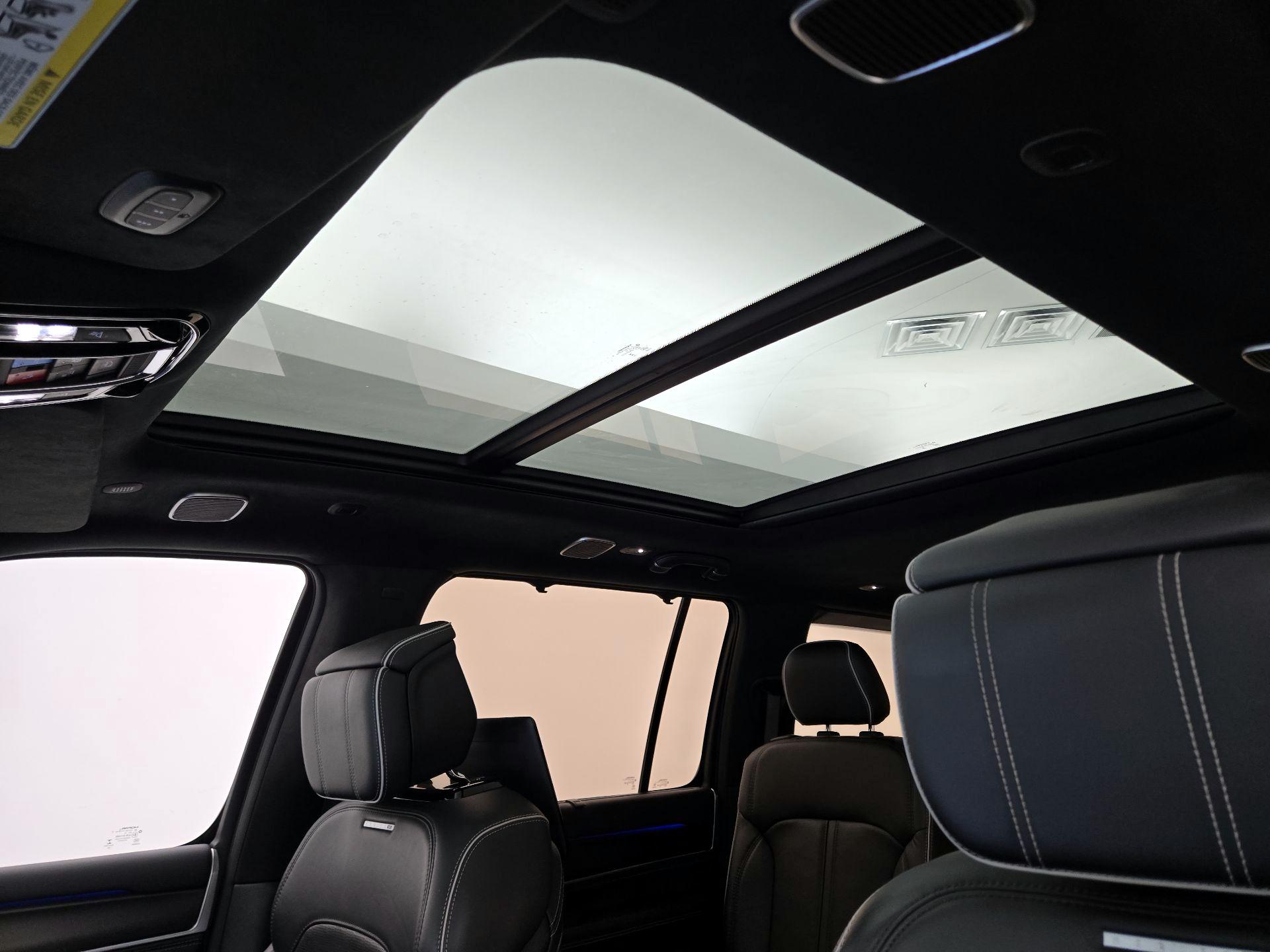 Thumbnail: 2024 Jeep Grand Wagoneer - 20