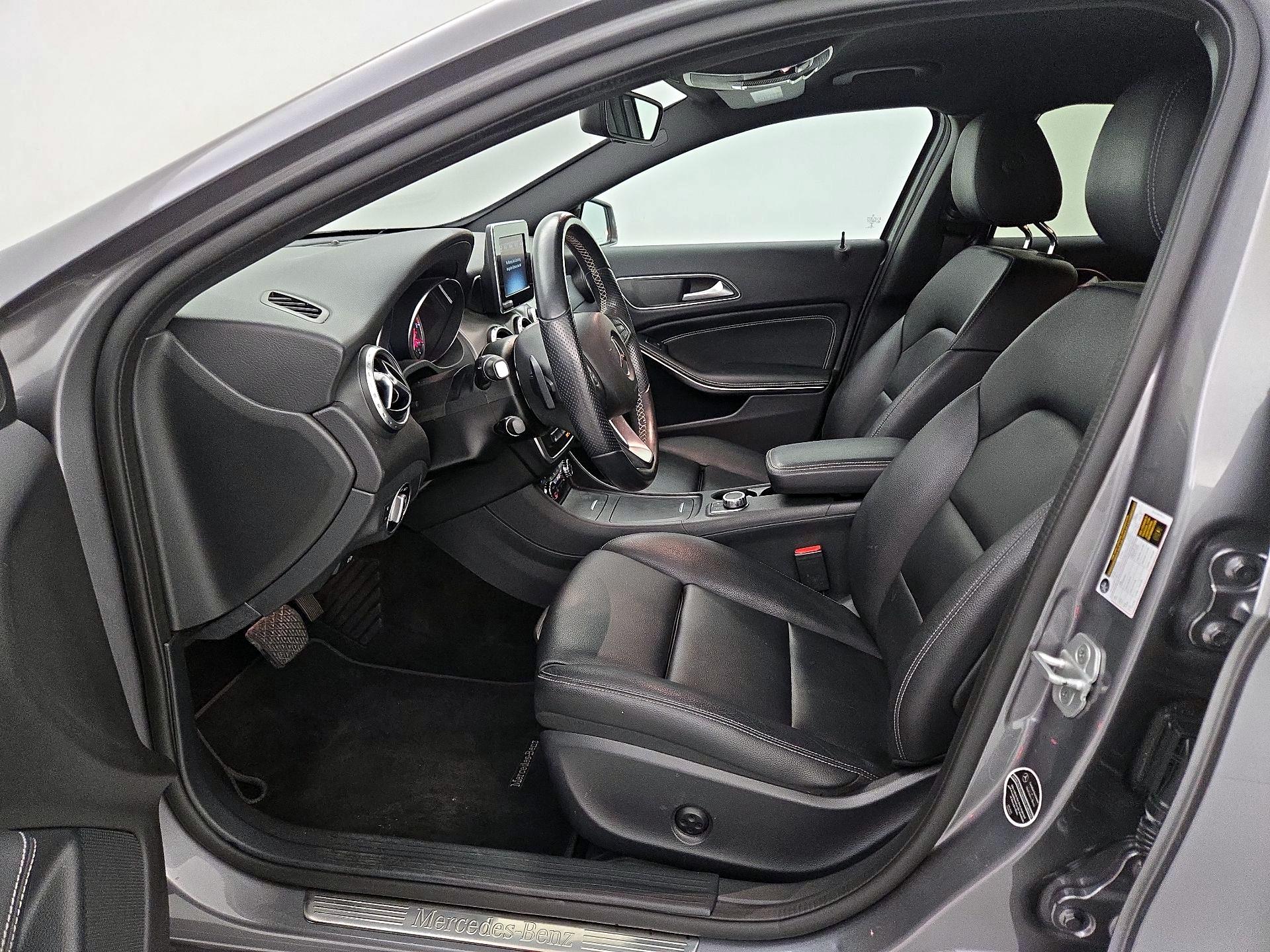 Thumbnail: 2016 Mercedes-Benz GLA - 11