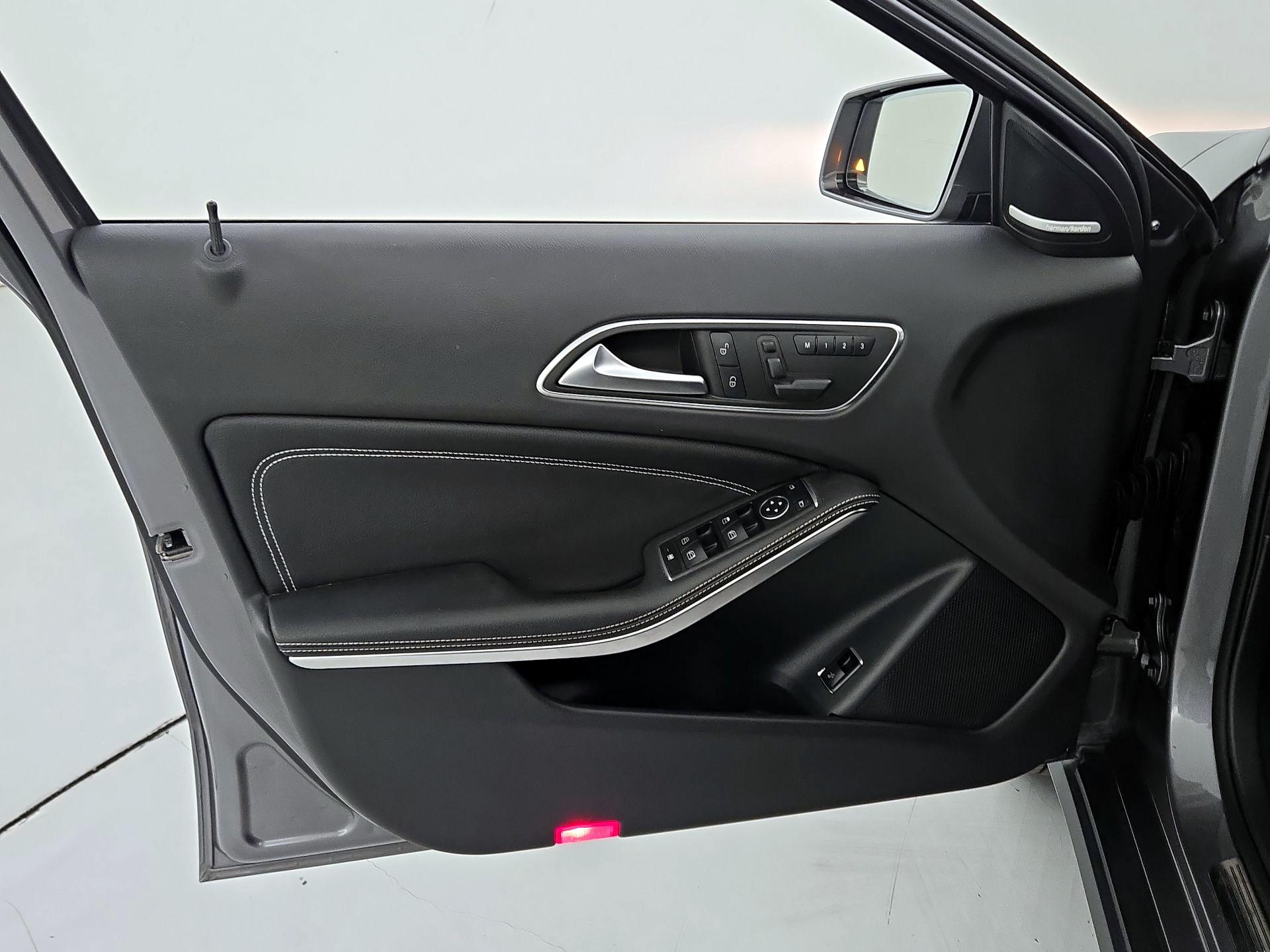 Thumbnail: 2016 Mercedes-Benz GLA - 12