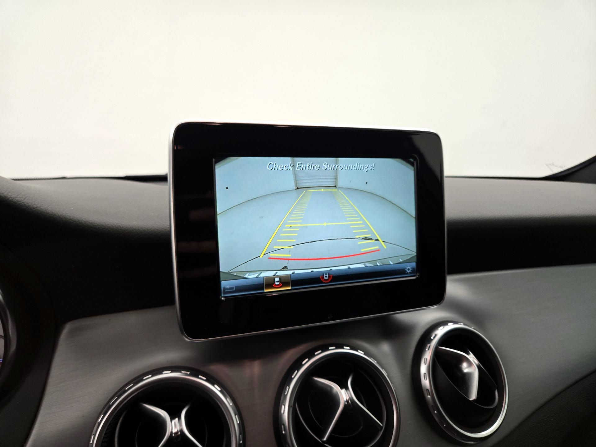 Thumbnail: 2016 Mercedes-Benz GLA - 14