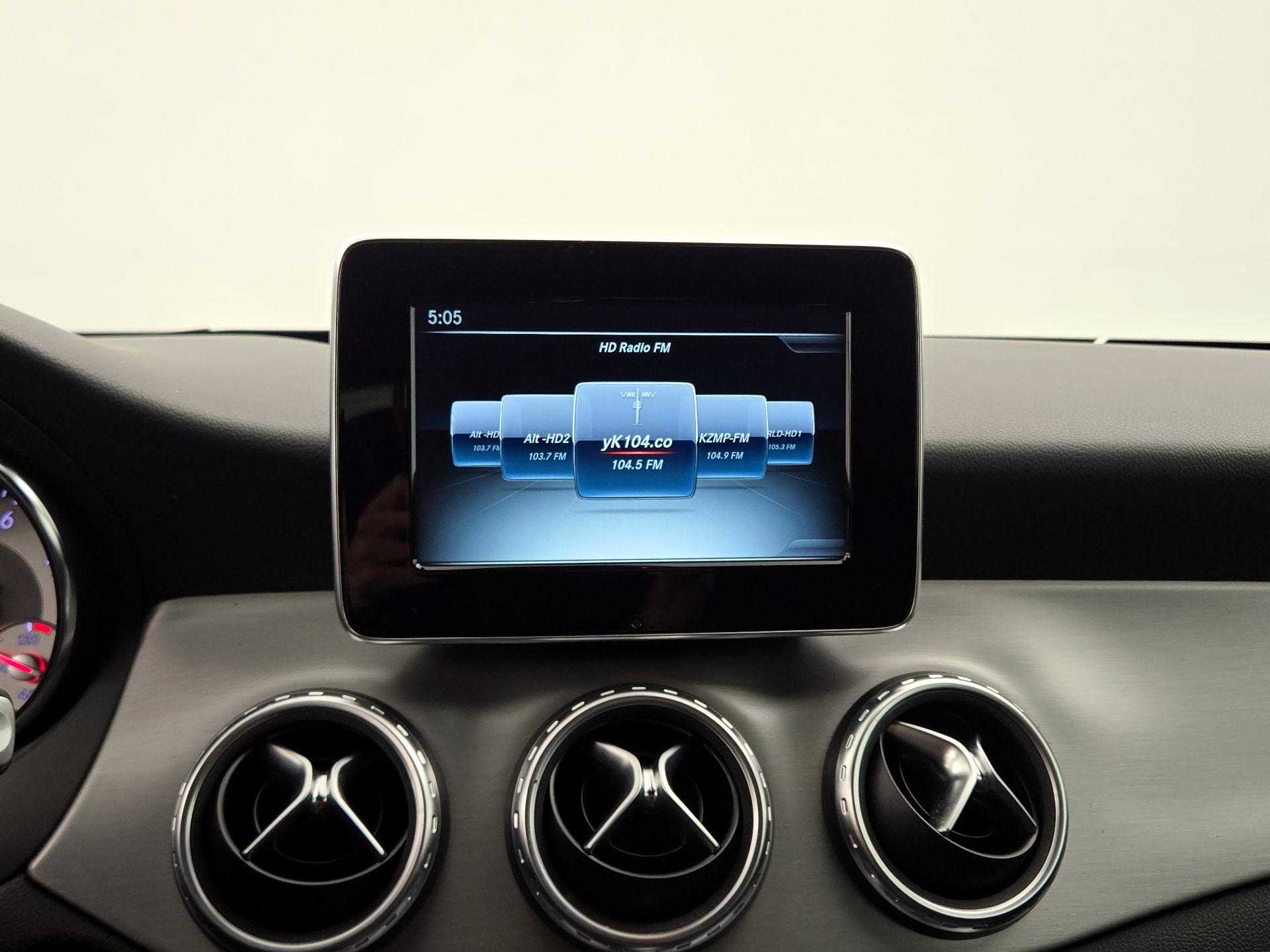 Thumbnail: 2016 Mercedes-Benz GLA - 15
