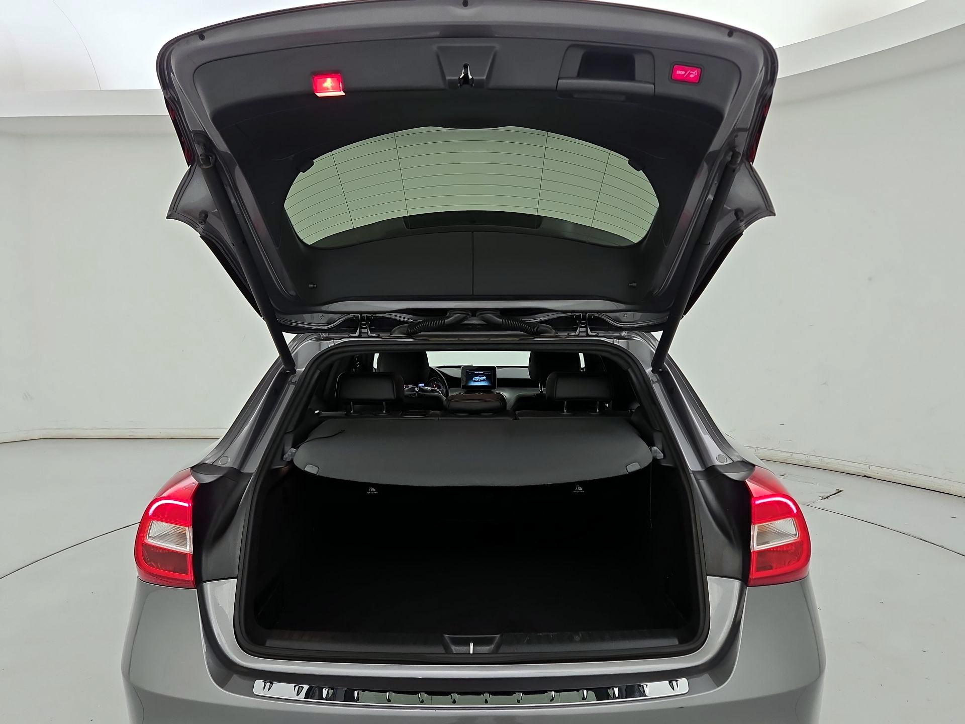 Thumbnail: 2016 Mercedes-Benz GLA - 20